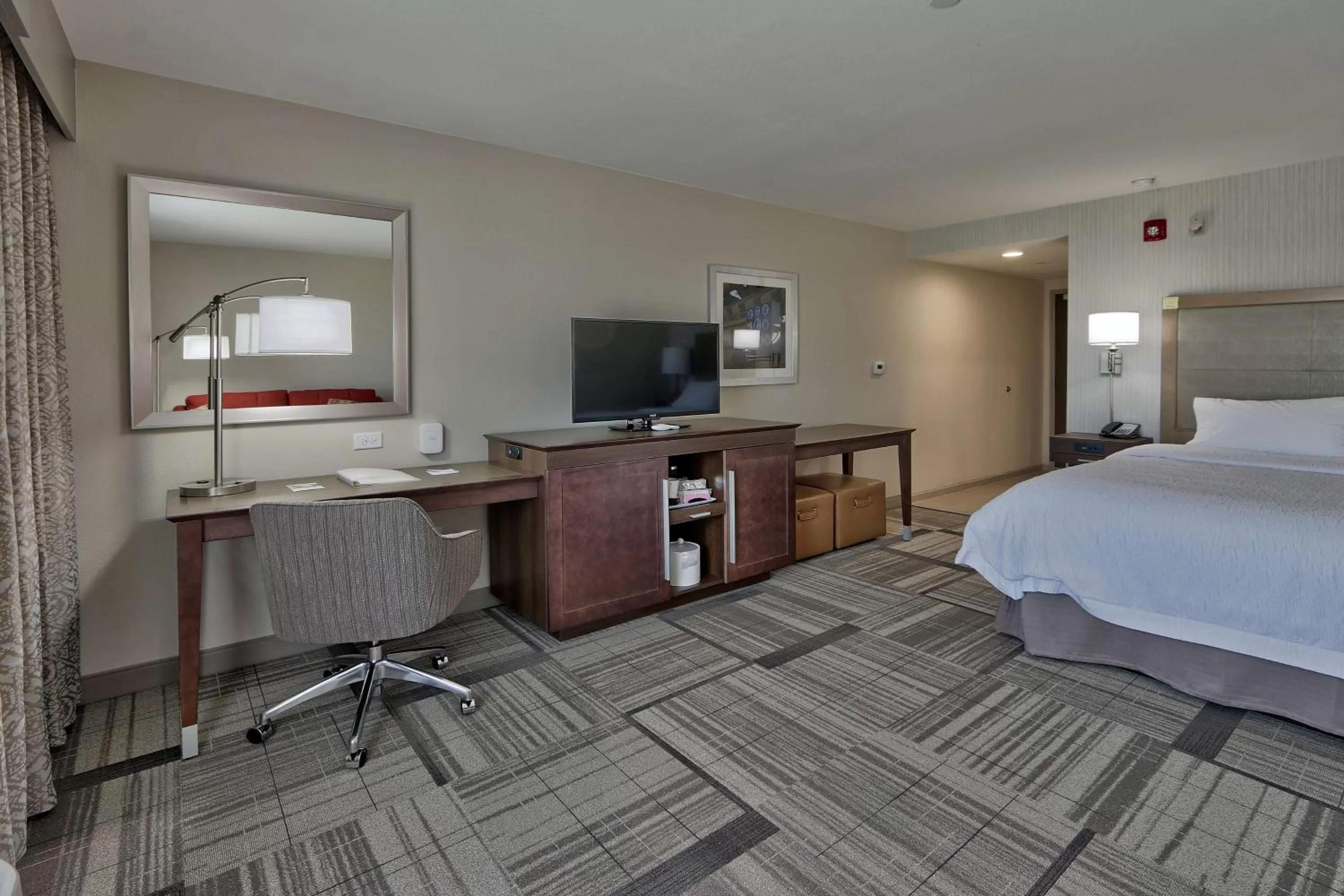 King Room - Mobility/Hearing Accessible with Bath Tub - Non-Smoking in Hampton Inn & Suites Artesia