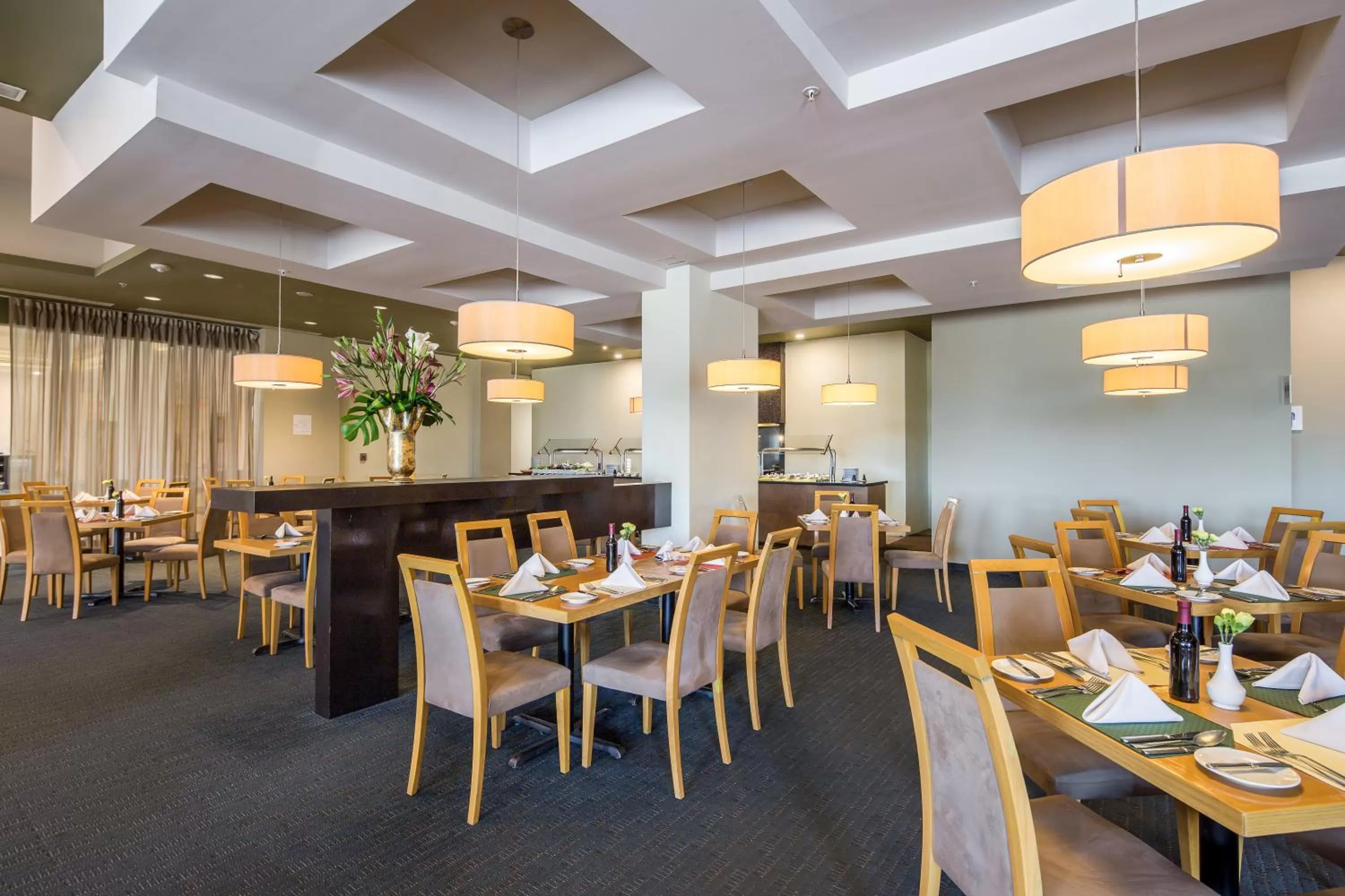 Restaurant/places to eat in Crowne Plaza Monterrey Aeropuerto by IHG