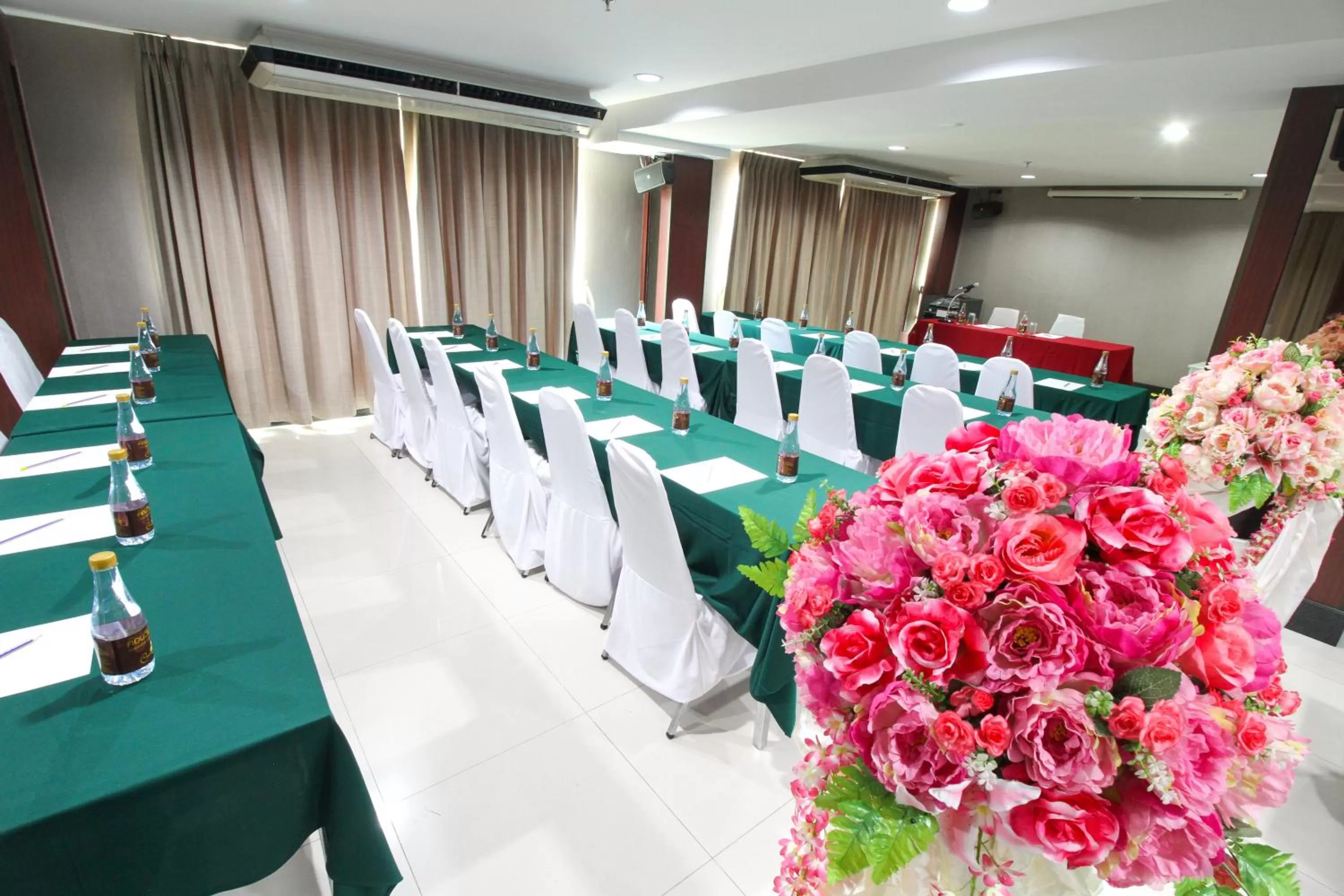 Meeting/conference room in Convenient Grand Hotel