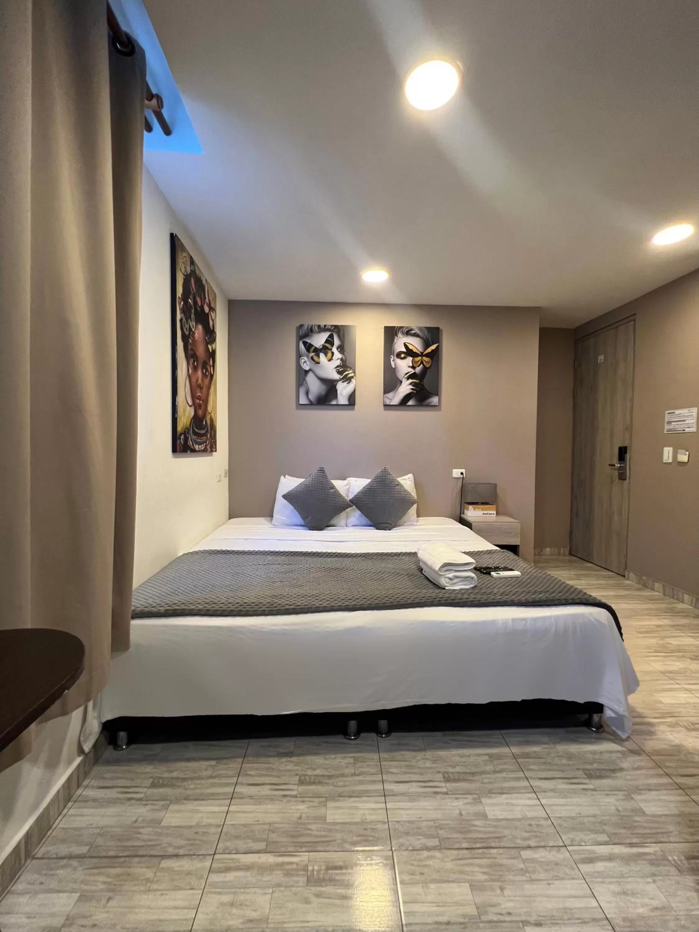 Bed in Bahia 79 Apartasuites Cerca al Centro