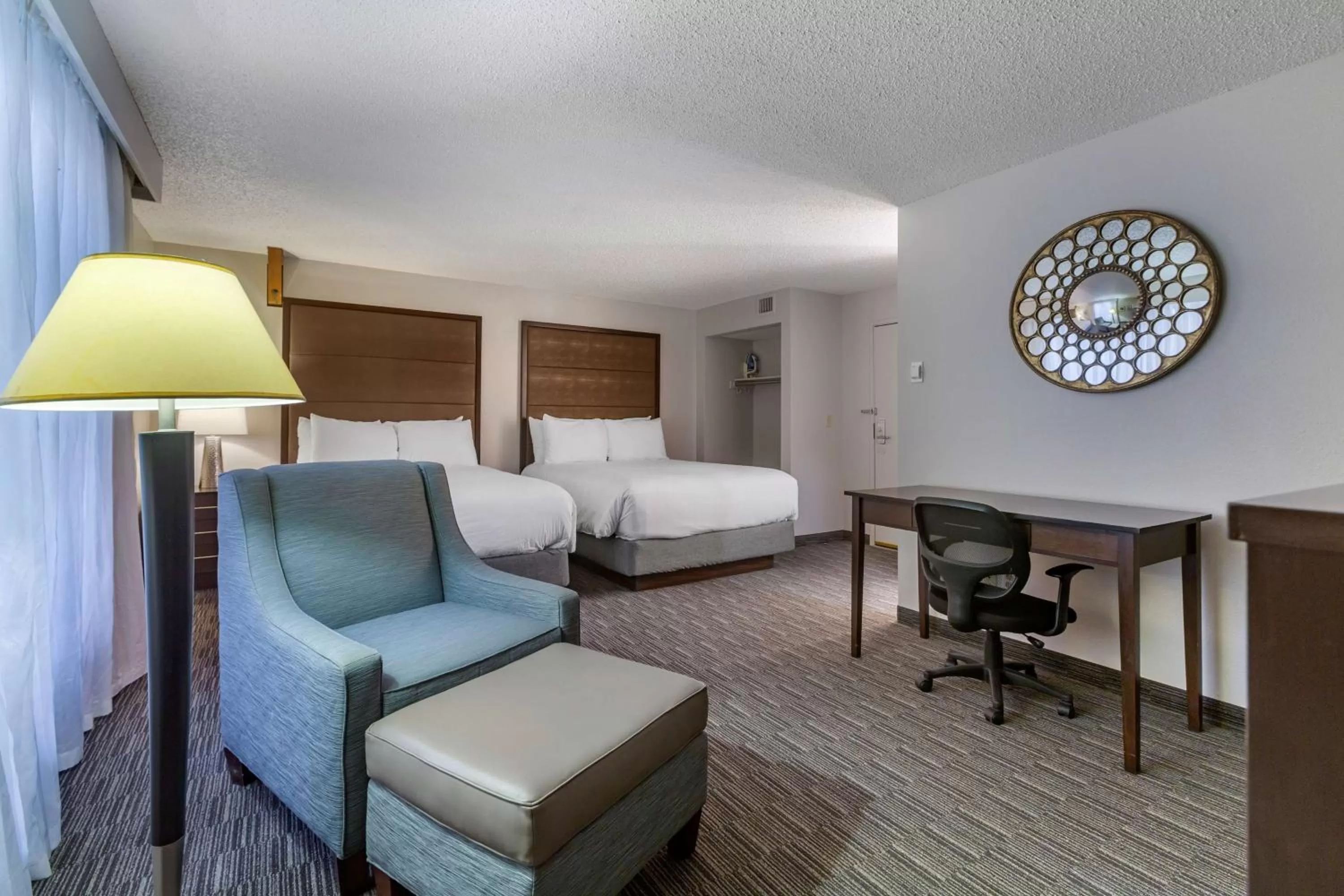 Bedroom in Best Western Plus Como Park Hotel