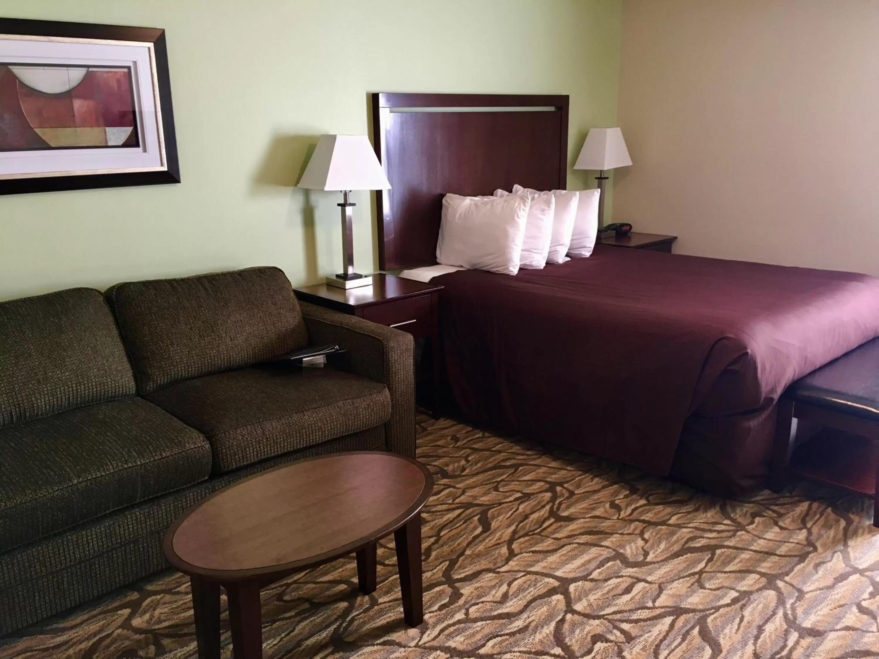 Bed in Aspen Suites Hotel Homer