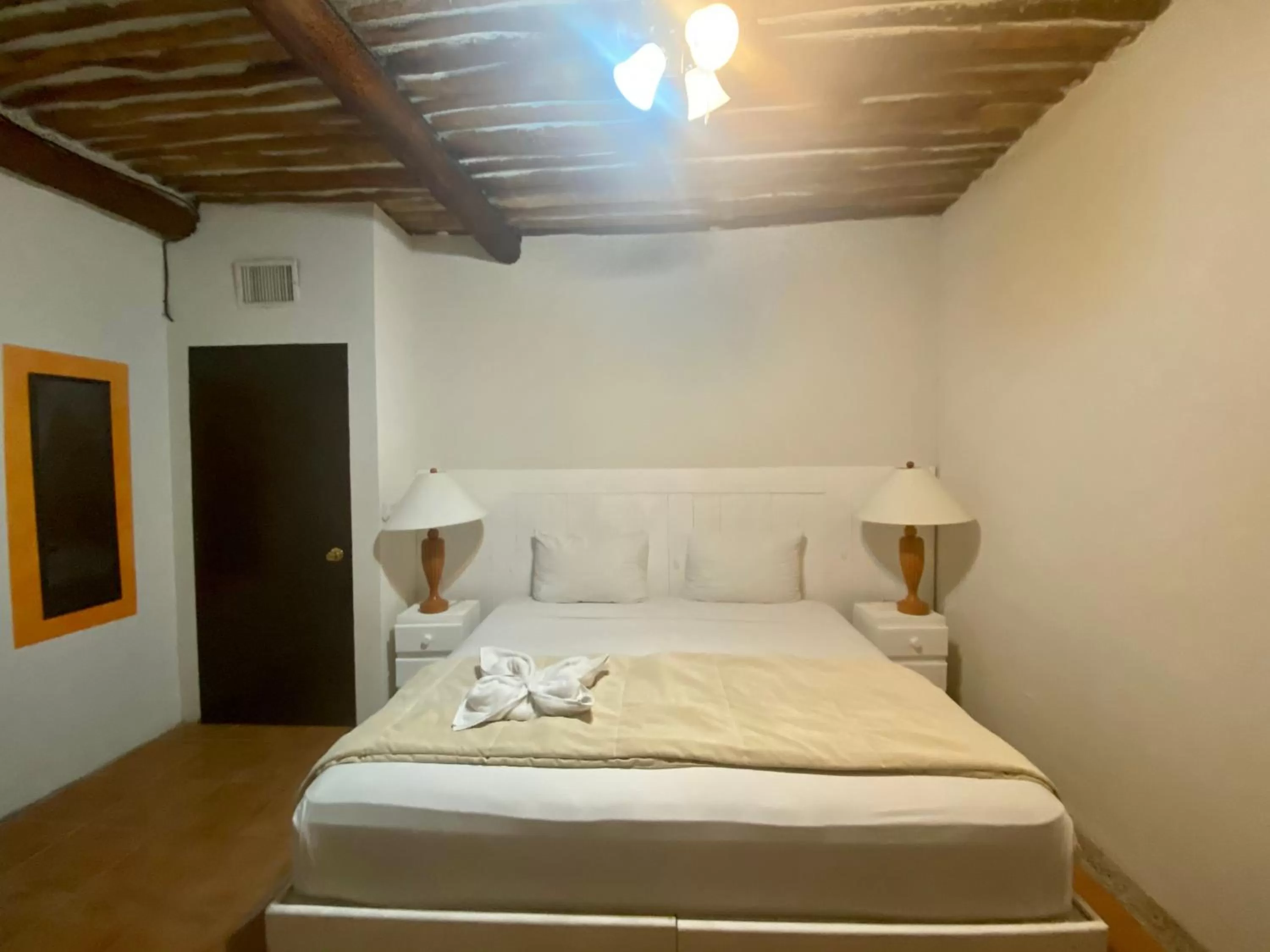 Photo of the whole room, Bed in Casa CARIBE Cancun