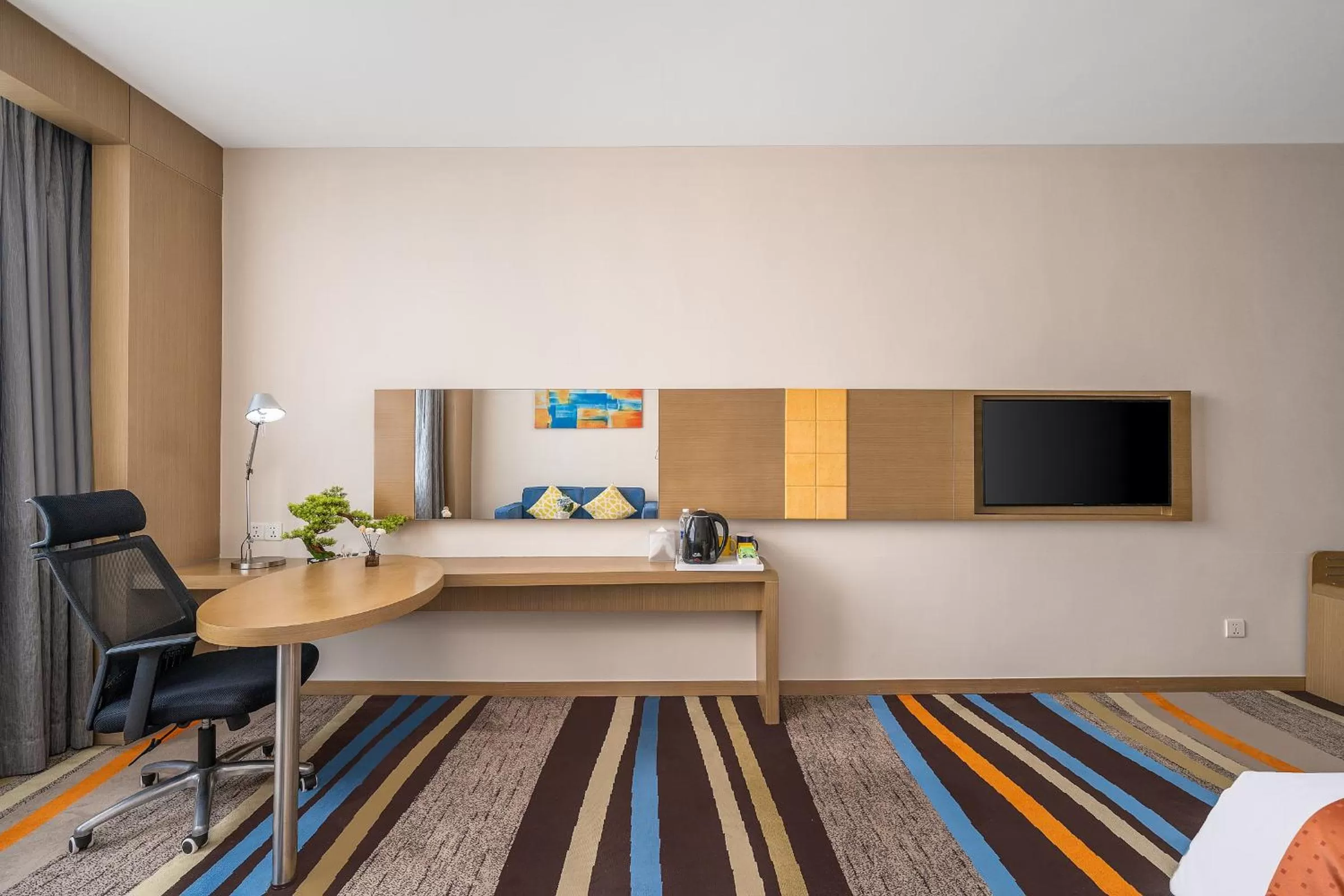 Seating area in Guangzhou Baiyun Airport Rejoice by Argyle Hotel Rehe Metro Exit B --Free shuttle bus is provided during the 138th Canton Fair