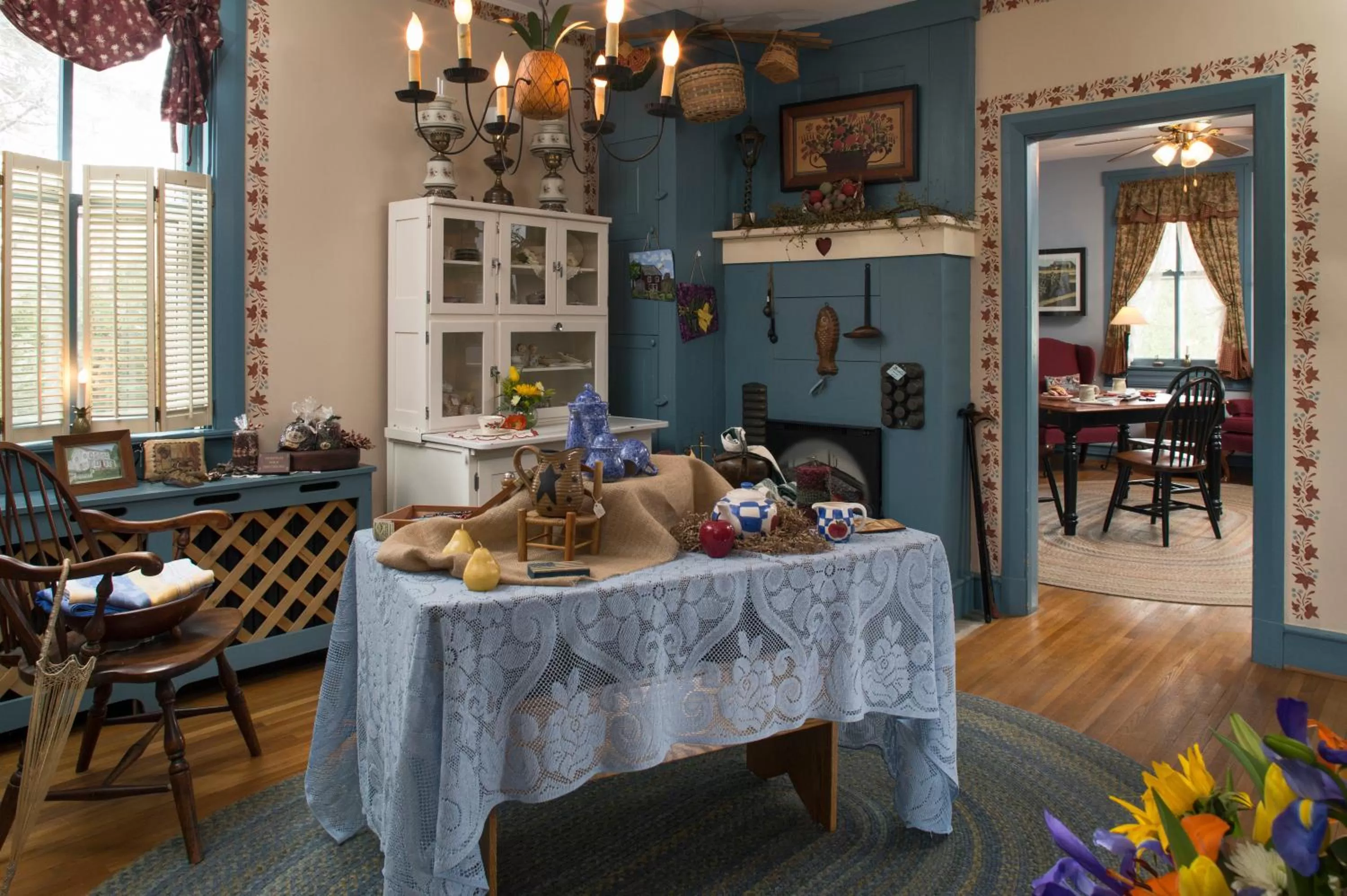 Shopping Area in 1825 Inn Bed and Breakfast