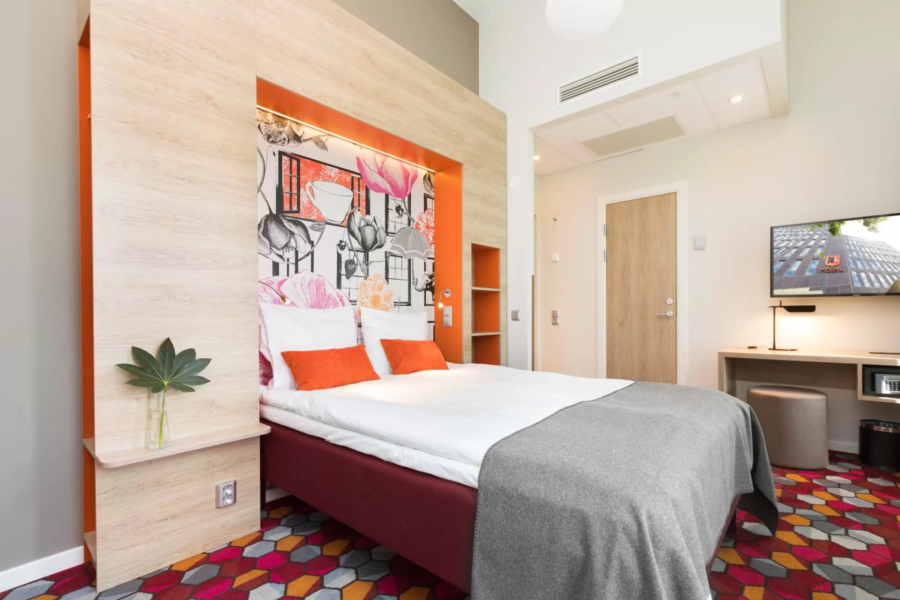 Spring, Bed in Motel L Stockholm Älvsjö