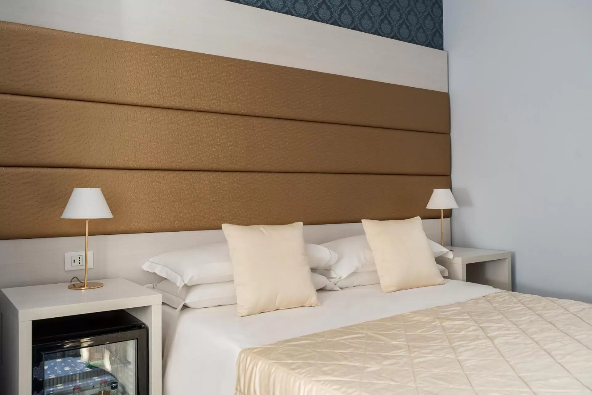 Bedroom, Bed in Albergo Rossini 1936