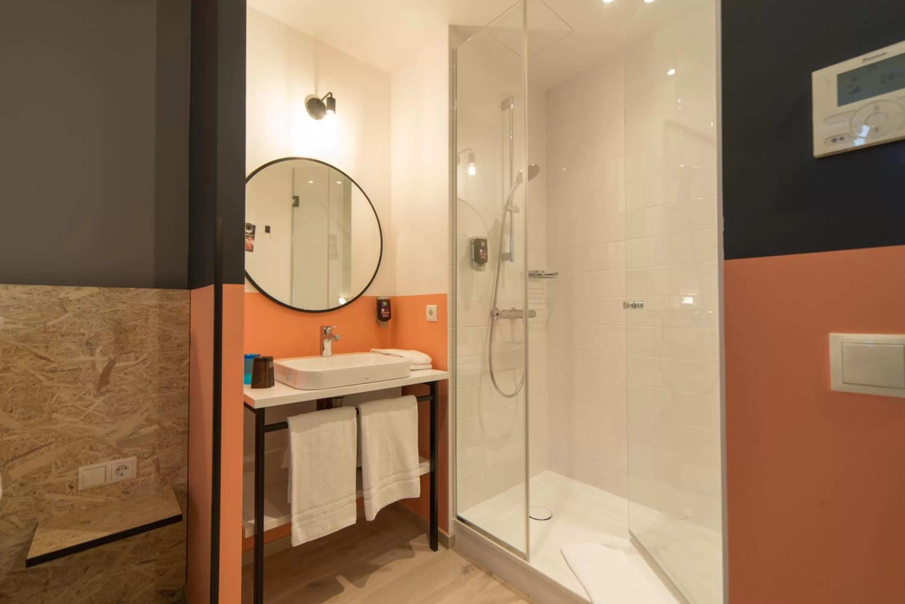 Shower in ibis Styles Wien Messe Prater