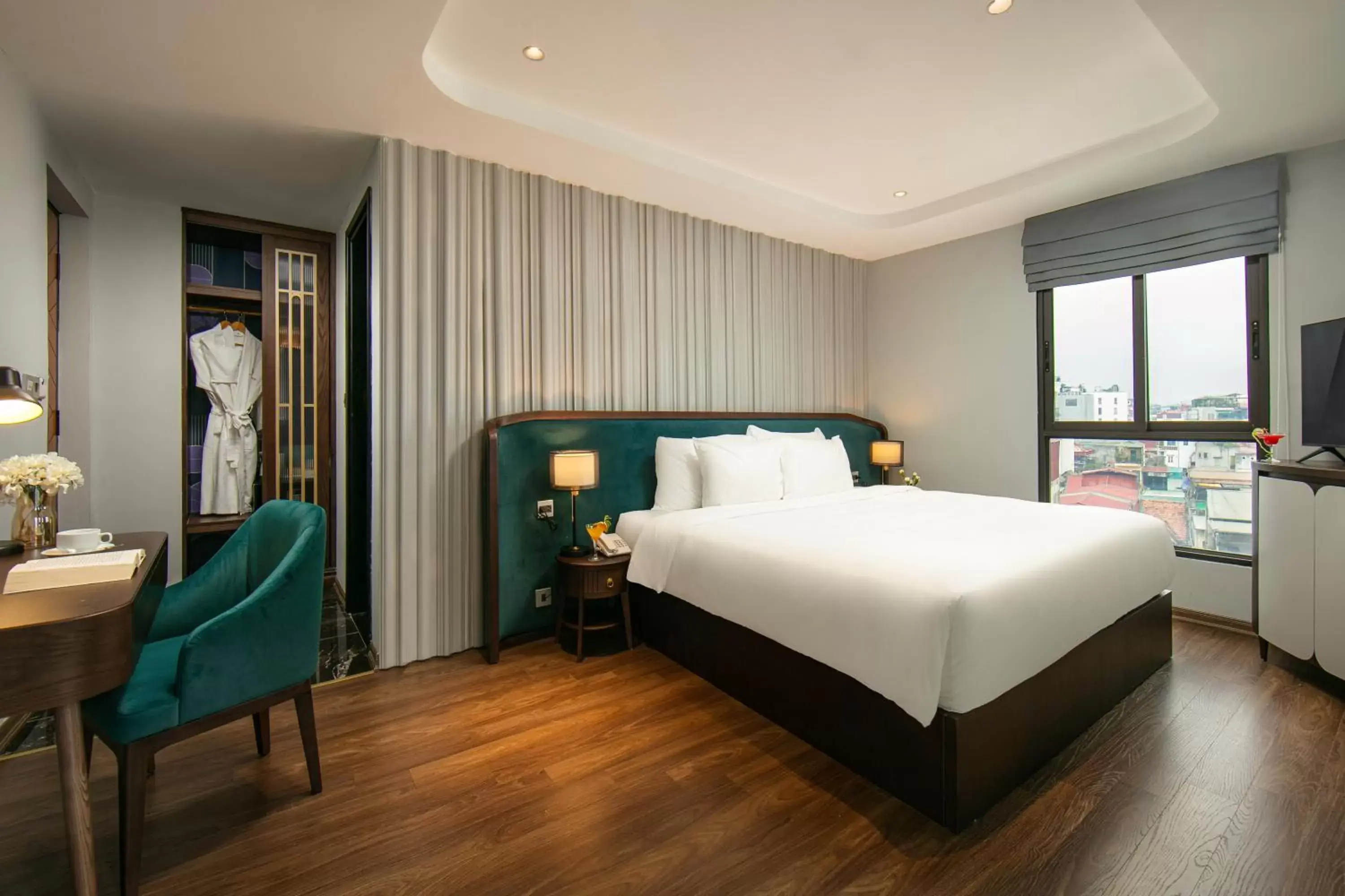 Executive Balcony in May De Ville Lakeside Hotel Executive Balcony in May De Ville Lakeside Hotel