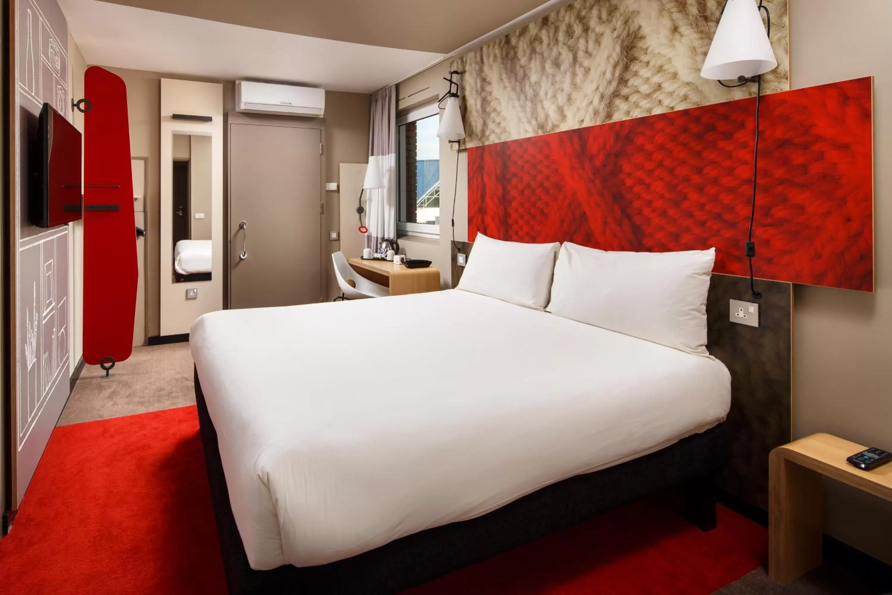 Bed in ibis Coventry Centre