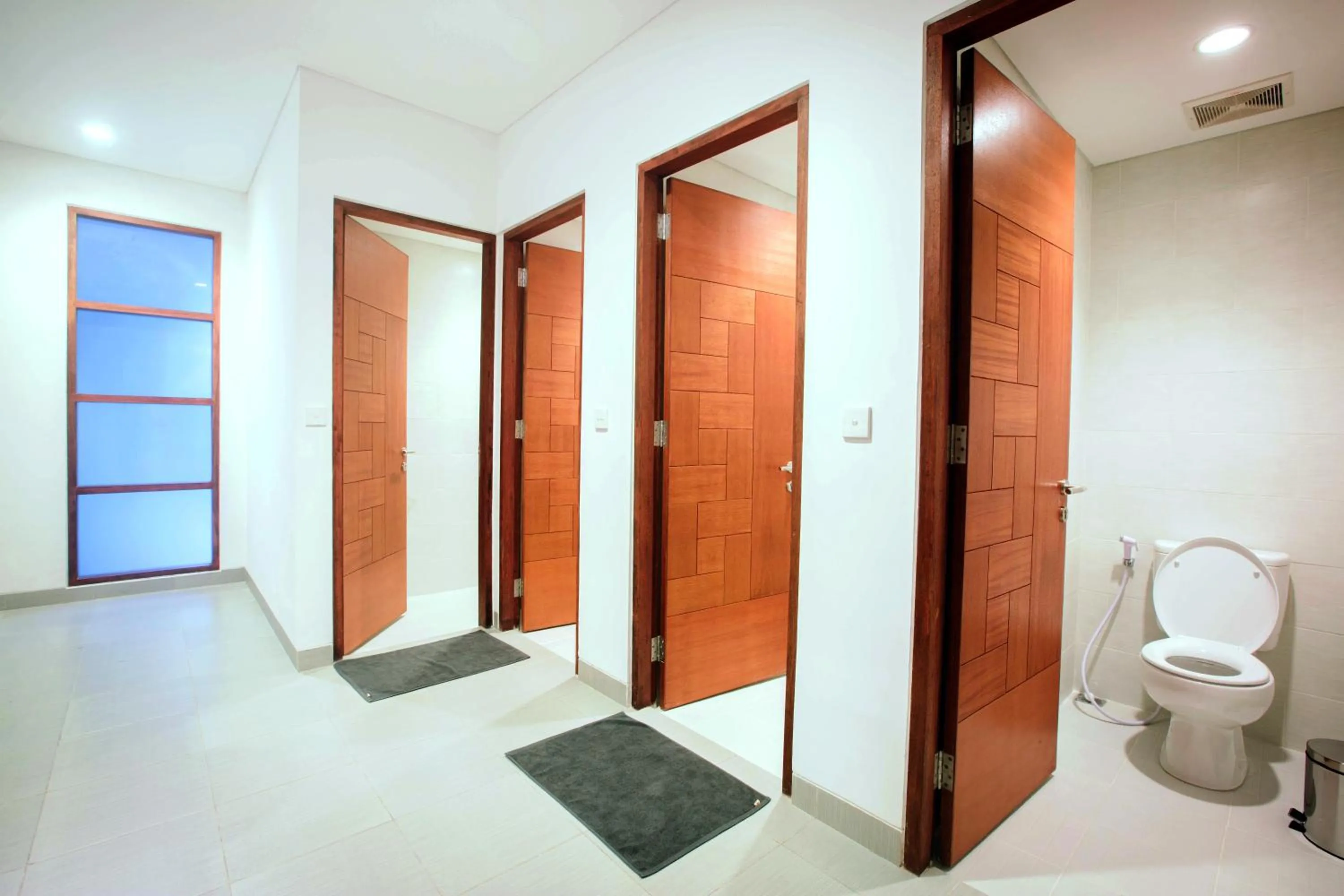 Shower in Pudak Sari Unizou Hostel