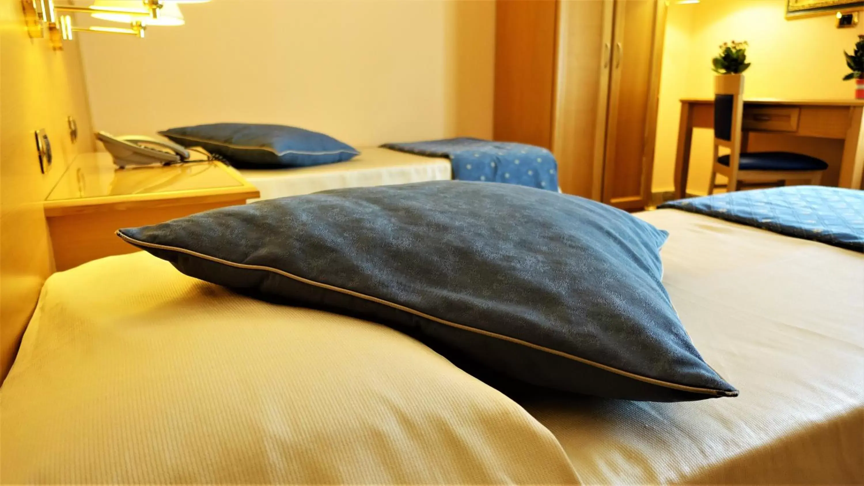 Budget Twin Room in Hotel Bristol Budget Twin Room in Hotel Bristol