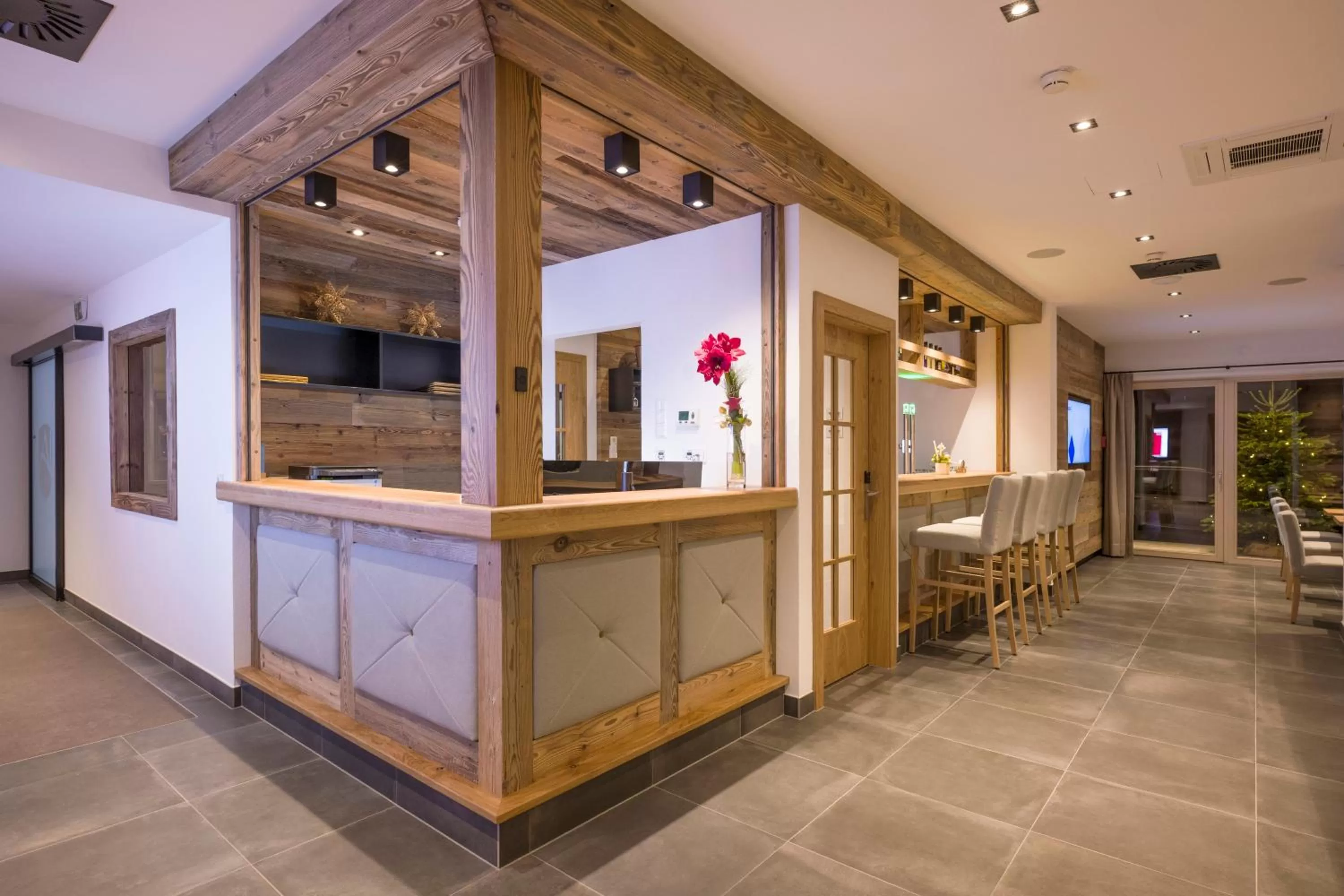 Communal lounge/ TV room in Alpenhof Hotel Garni Suprême