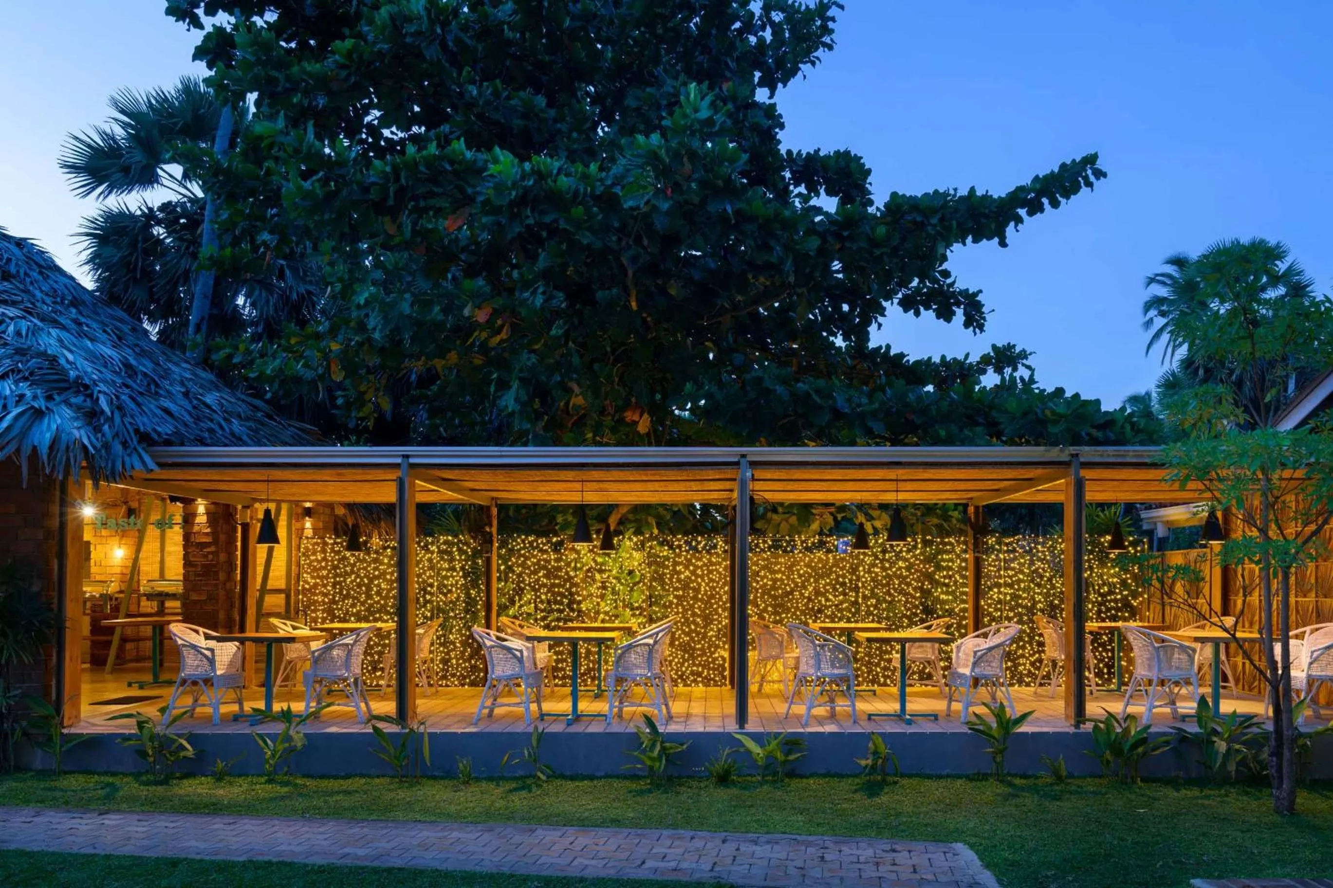 Restaurant/places to eat in Palmera Eco Resorts Nilaveli