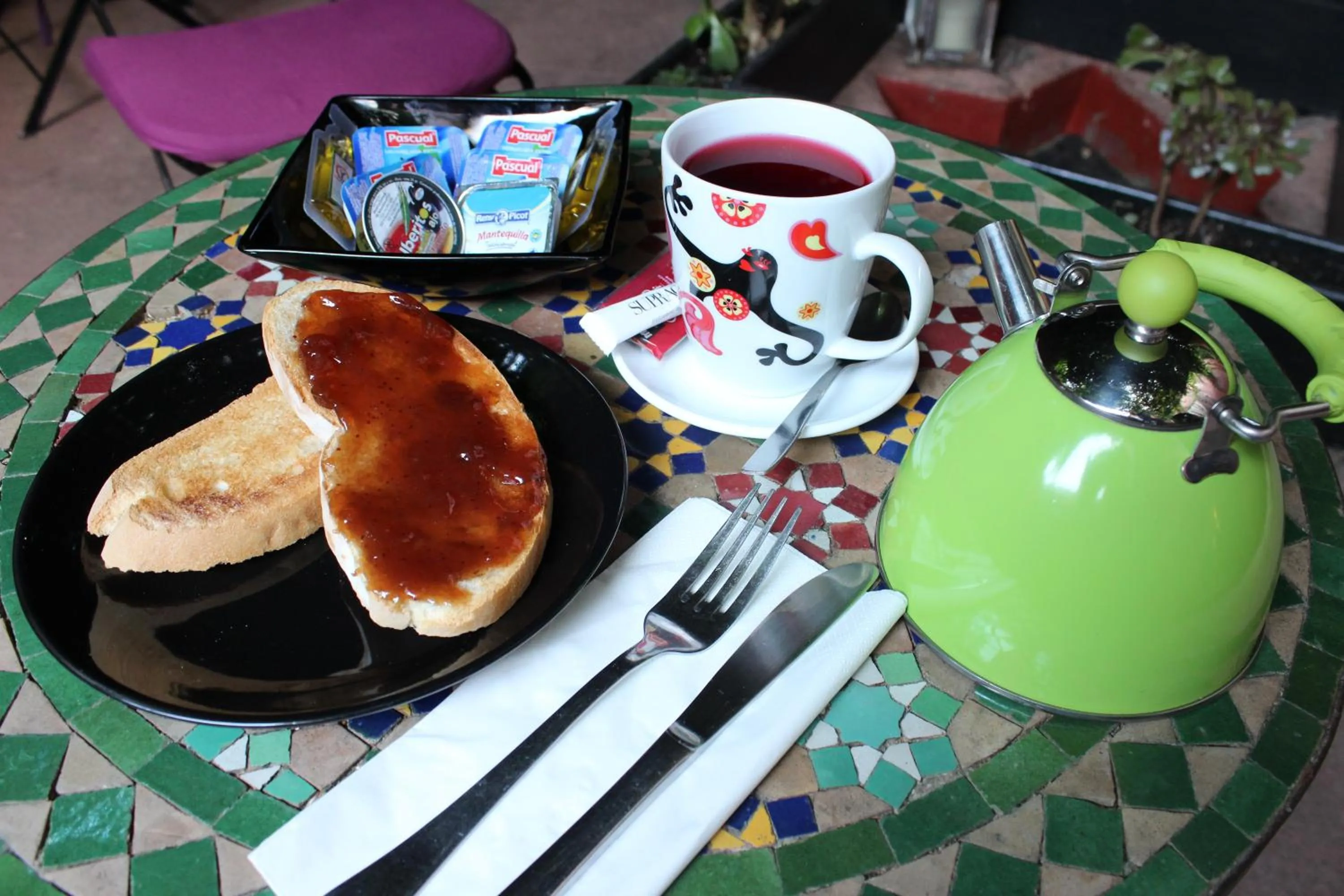 Breakfast in Hotel la Boheme