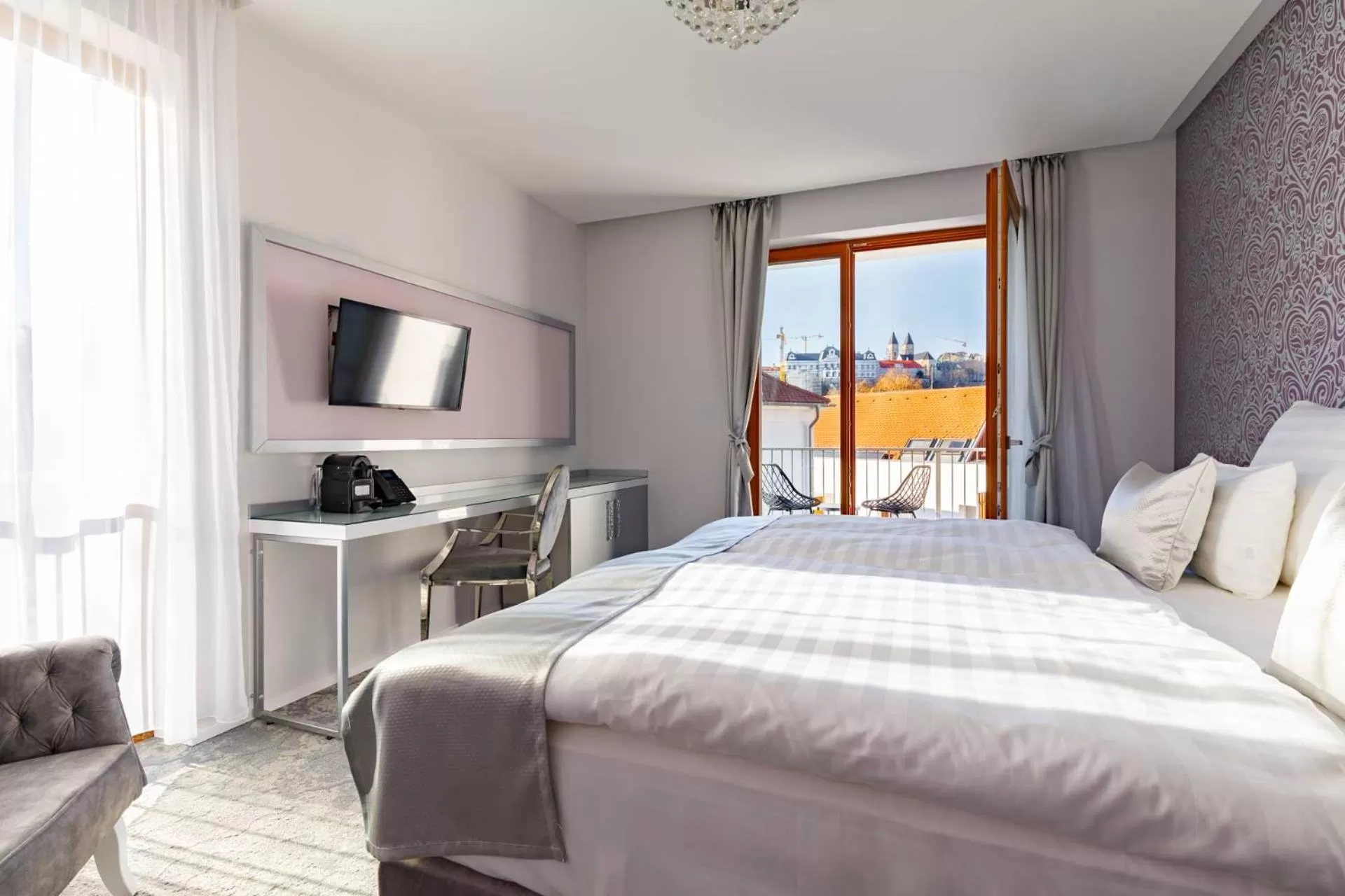 View (from property/room), Bed in Hotel Historia Malomkert