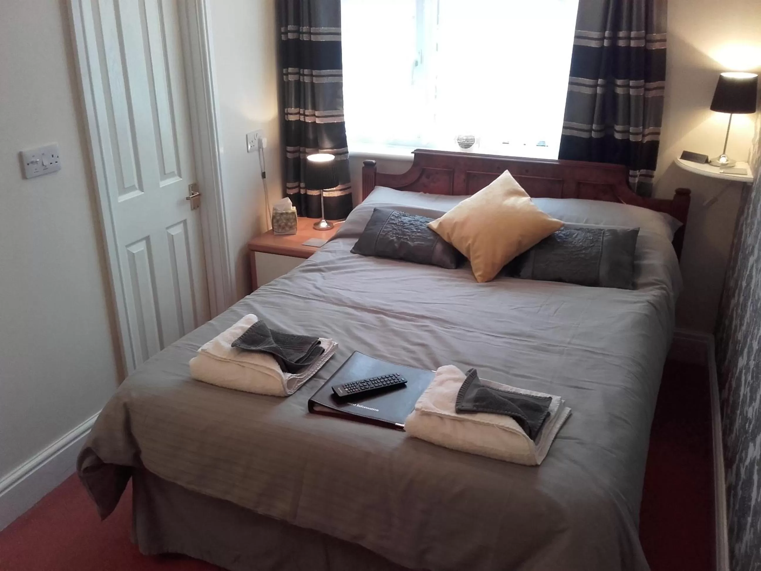 Bedroom, Bed in Clumber House Hotel