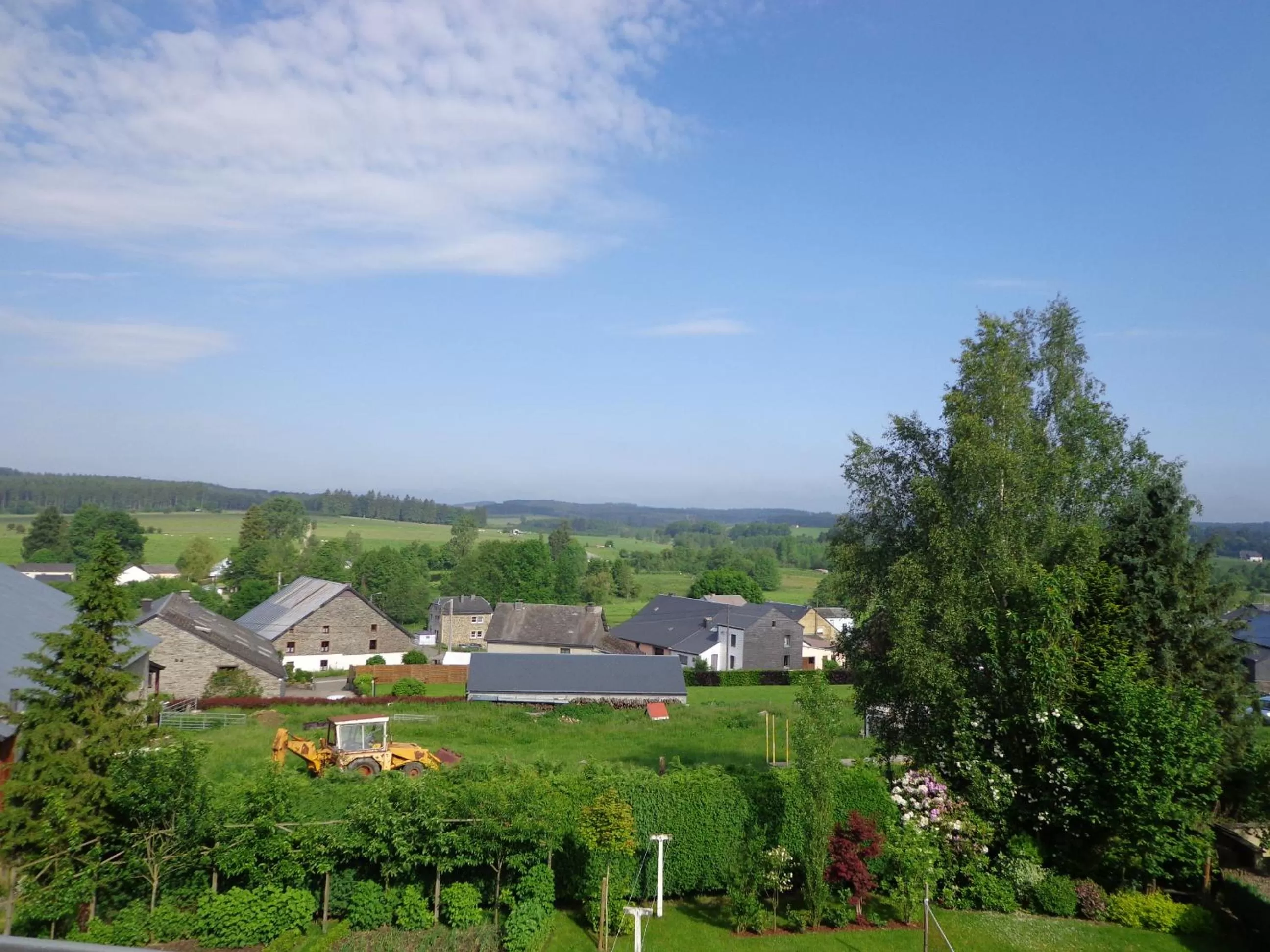 Garden view in Le Chant du Merle