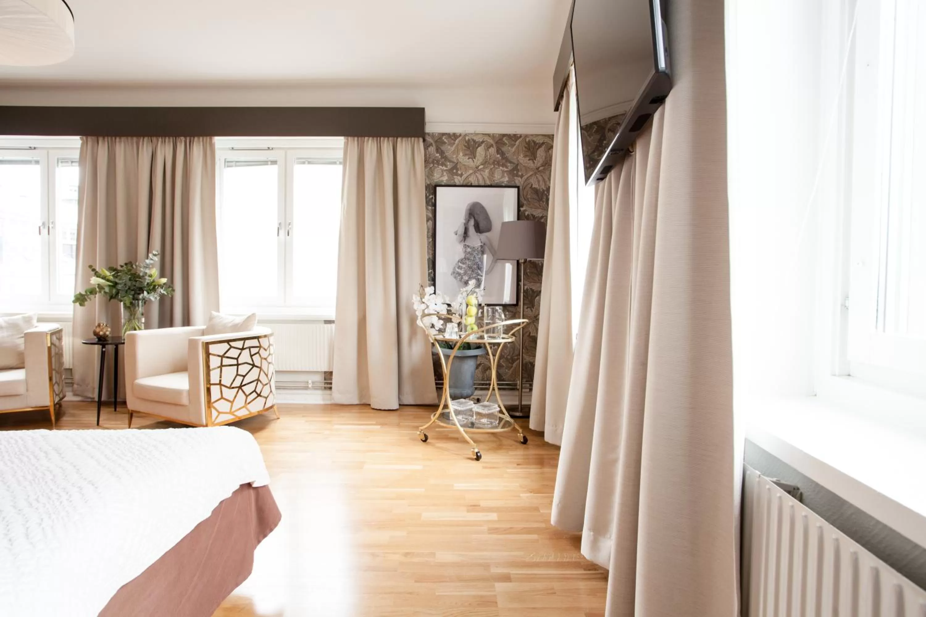 TV and multimedia, Bed in Centric Hotel