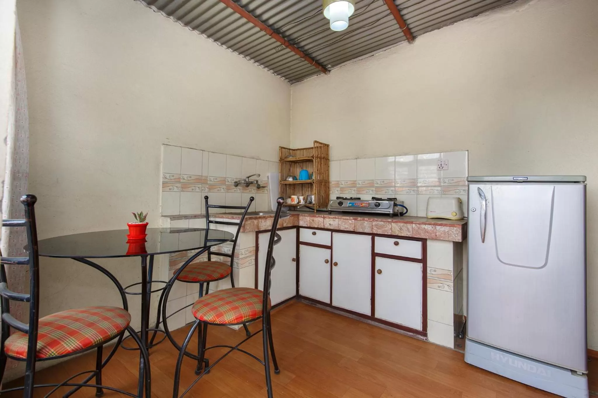 Kitchen/Kitchenette in Pacific Guest House