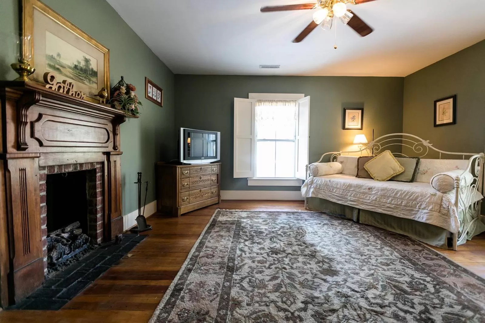 TV and multimedia, Bed in The Babcock House