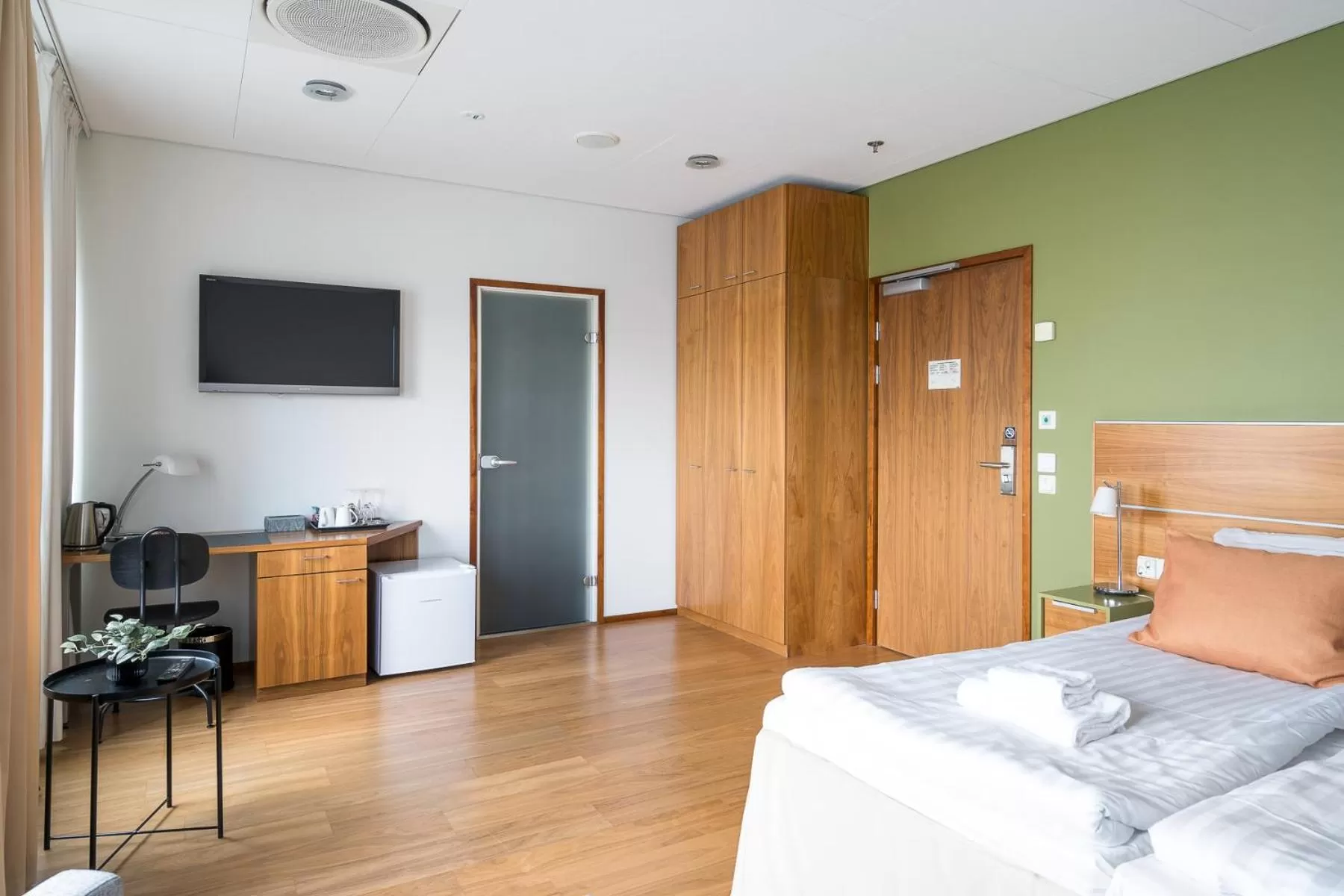 Bedroom, Bed in Hiisi Hotel Helsinki Jätkäsaari