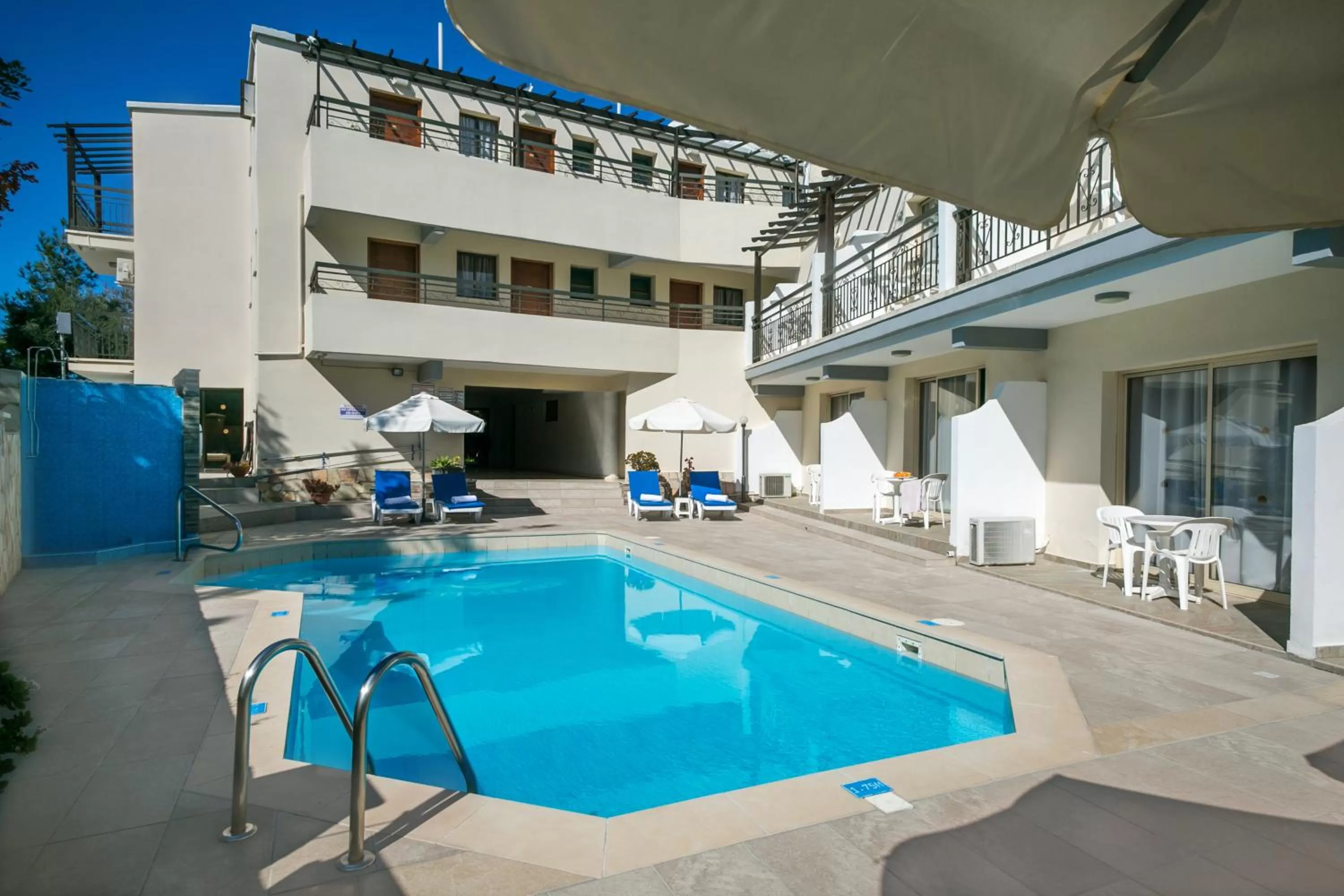 Swimming pool in Crystallo Apartments
