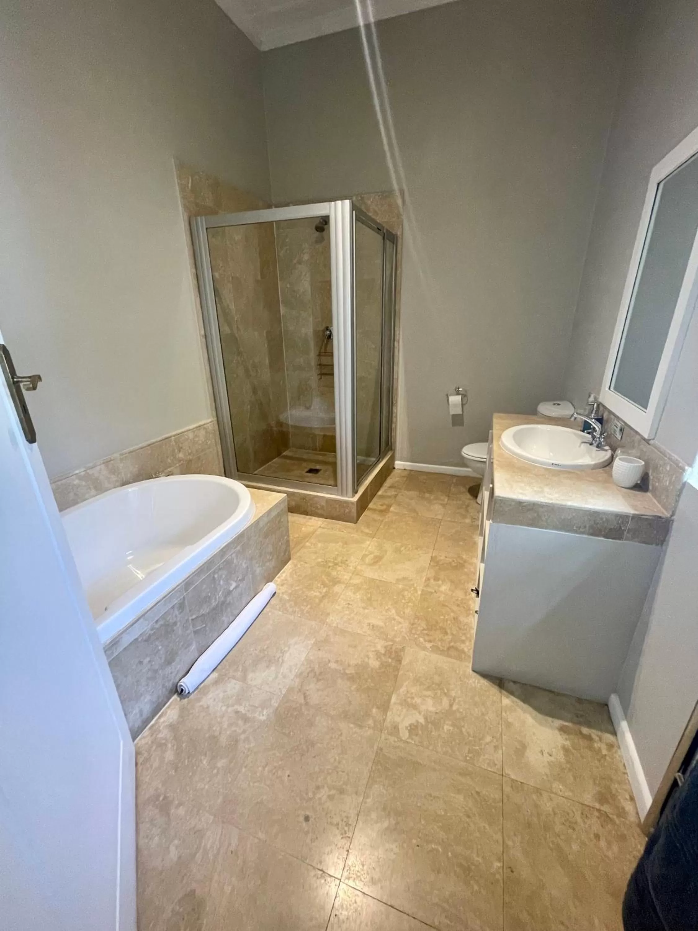 Shower in 11 WESTCLIFF RENTALS