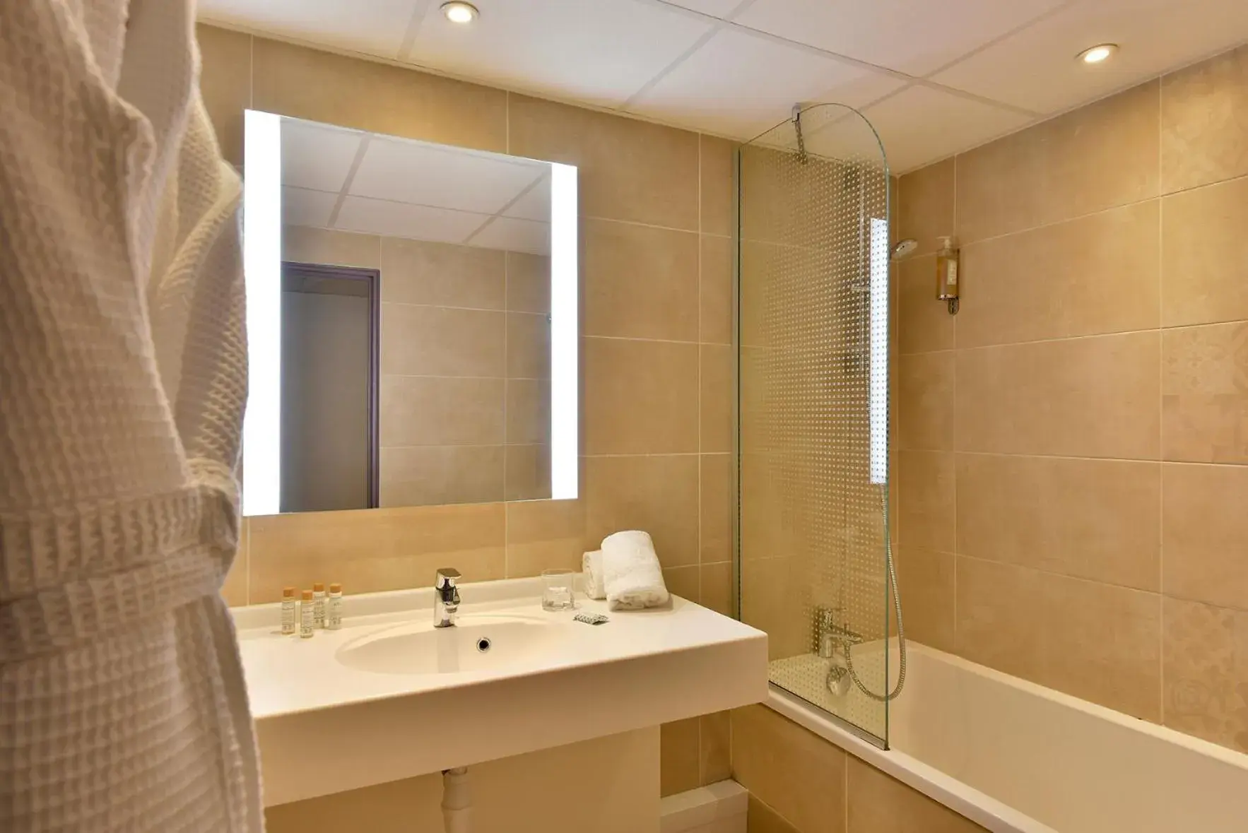 Superior Twin Room in Hôtel Arles Plaza Superior Twin Room in Hôtel Arles Plaza