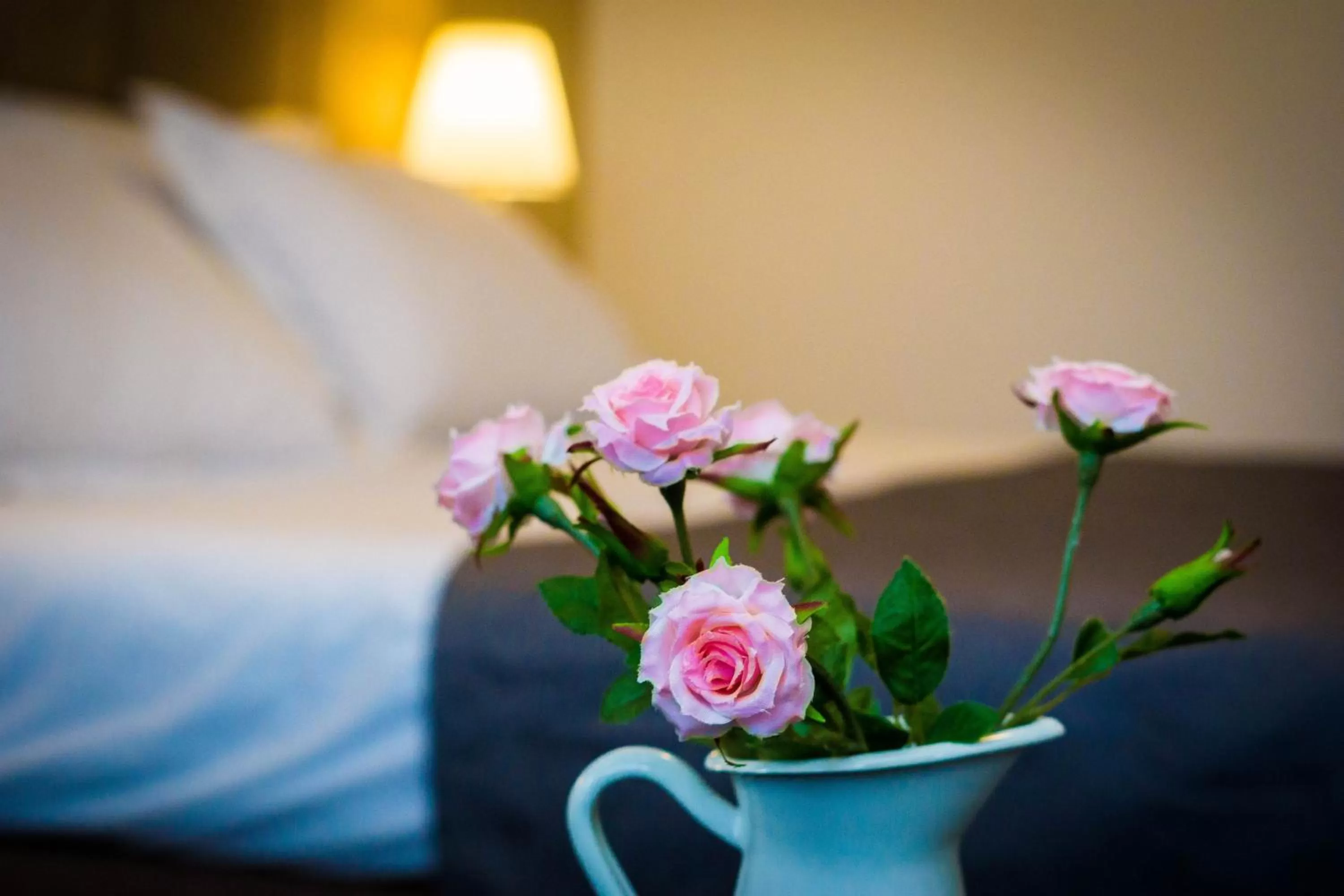 Bedroom, Bed in Nest