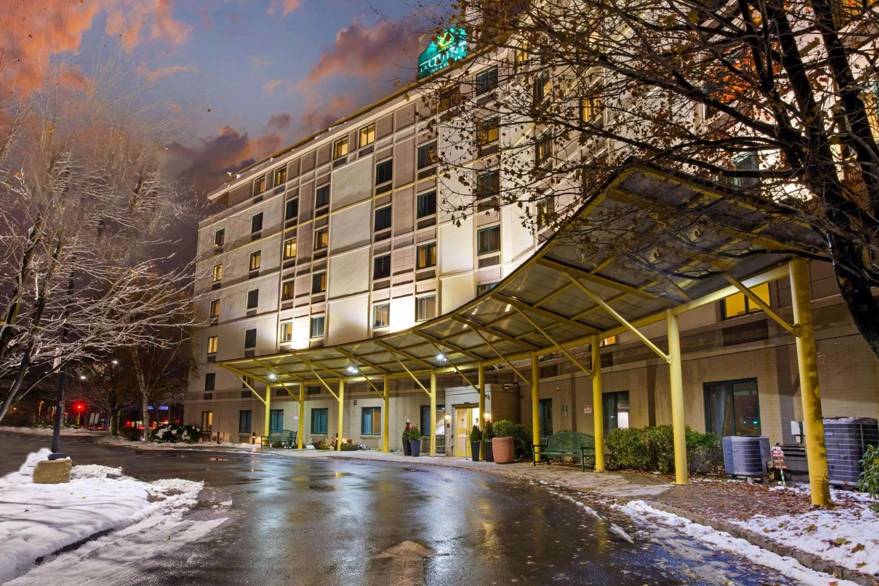 Property building in La Quinta by Wyndham Boston Somerville