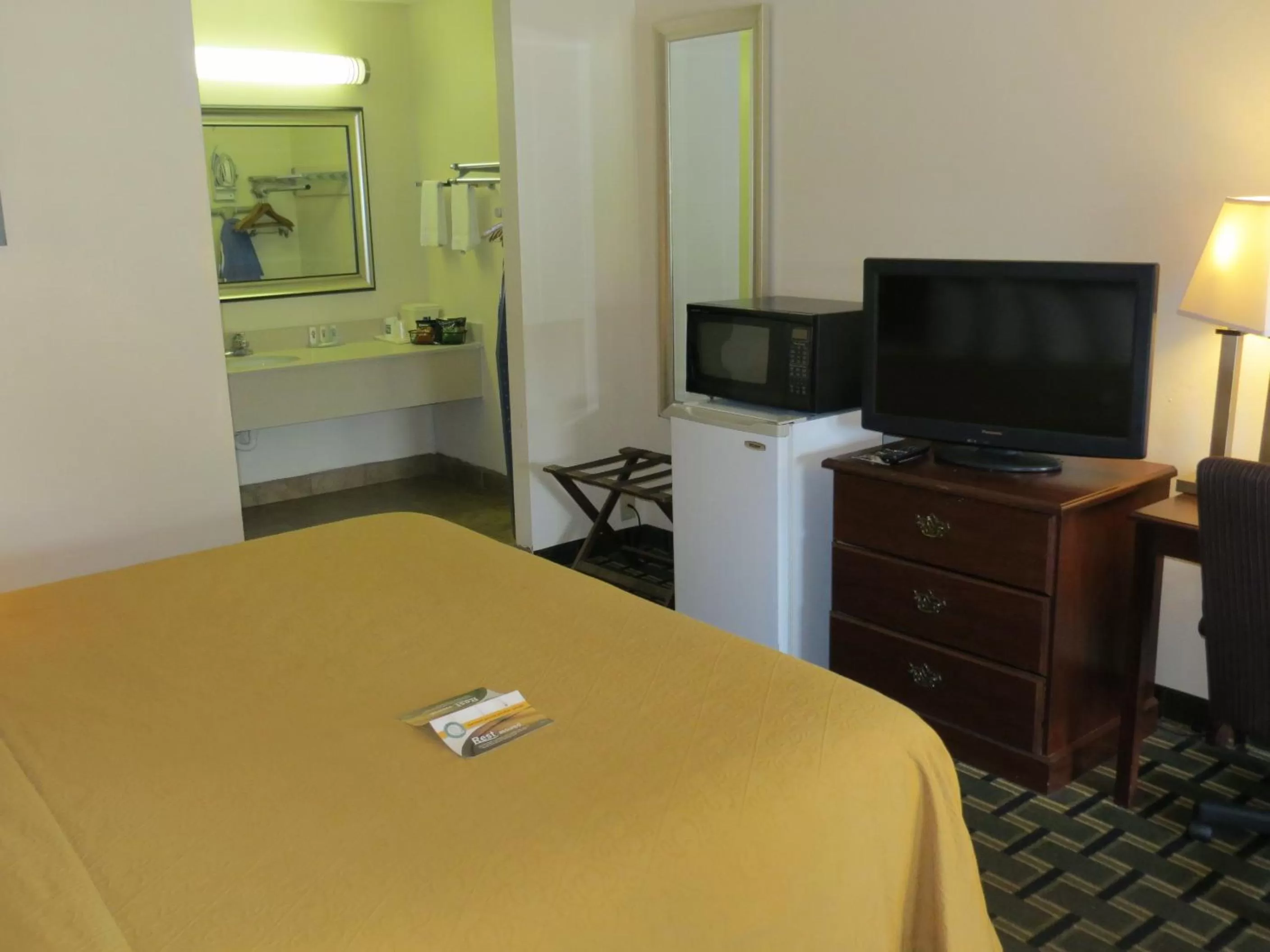 King Room - Smoking  in Quality Inn & Suites Morrow Atlanta South