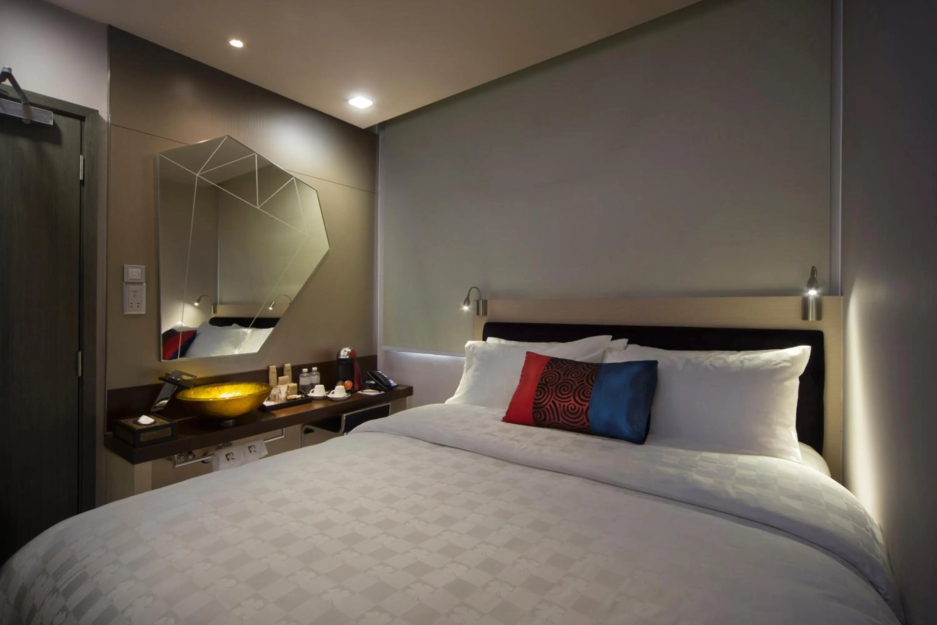 Bedroom, Bed in Hotel Clover 7