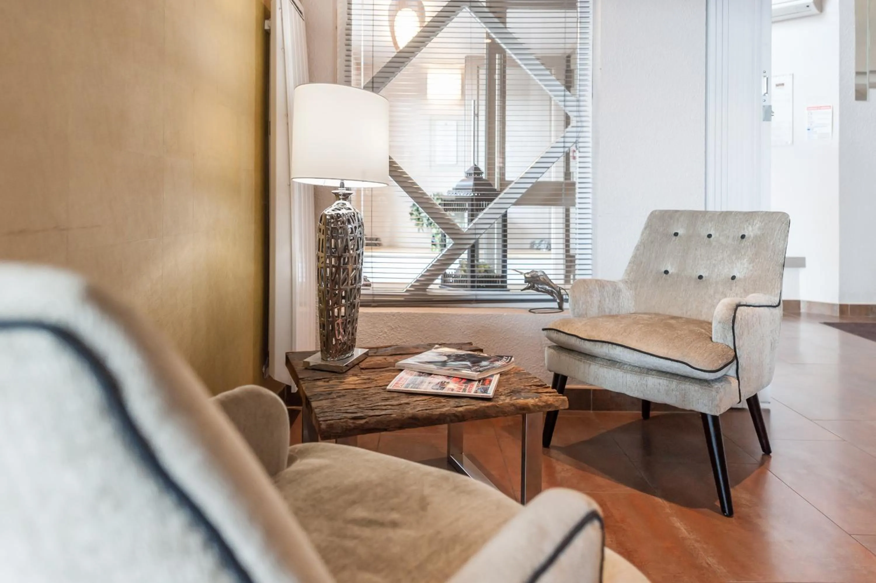 Seating area in Contact Hotel Atoll