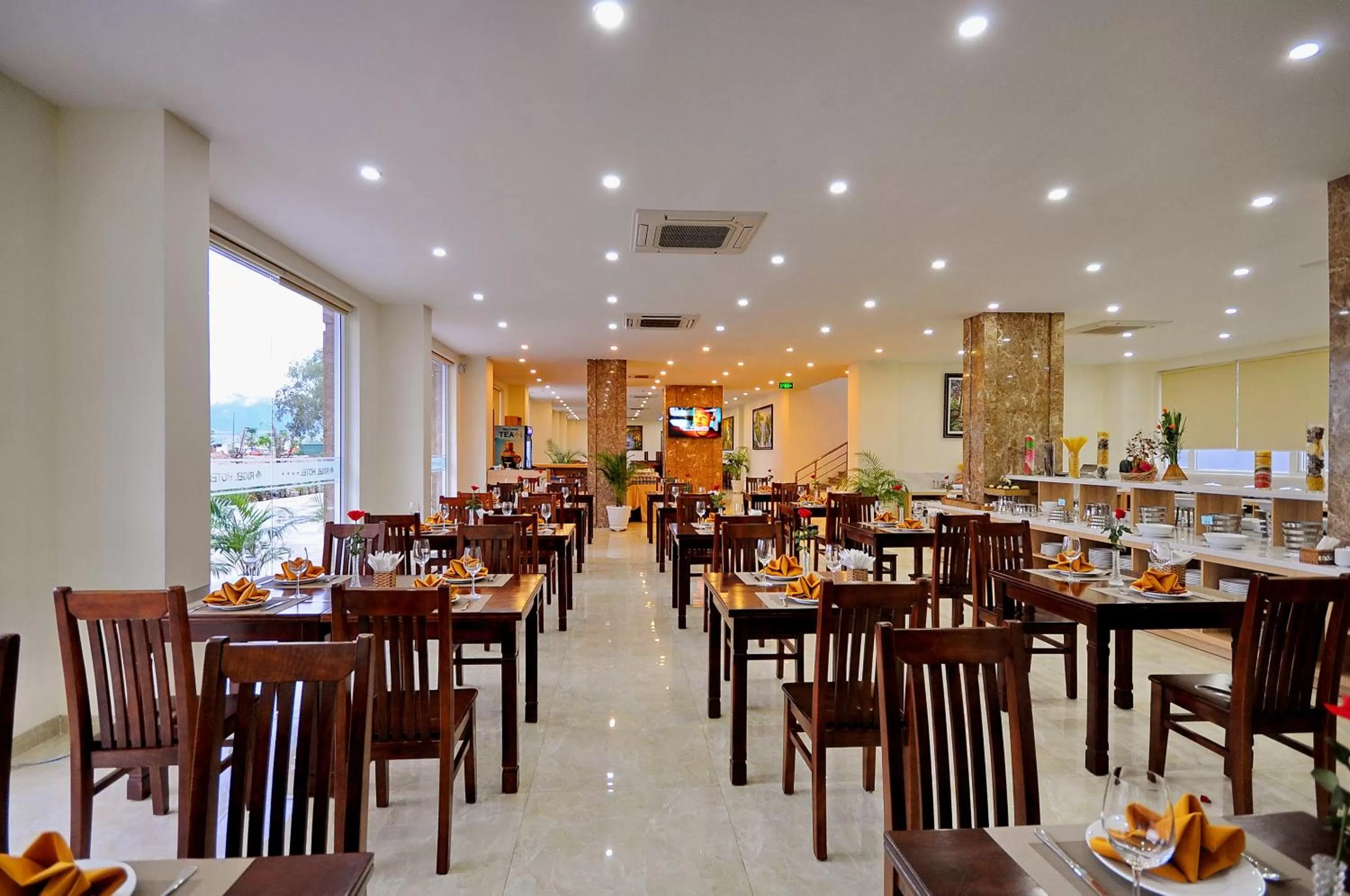 Restaurant/places to eat in Rigel Hotel