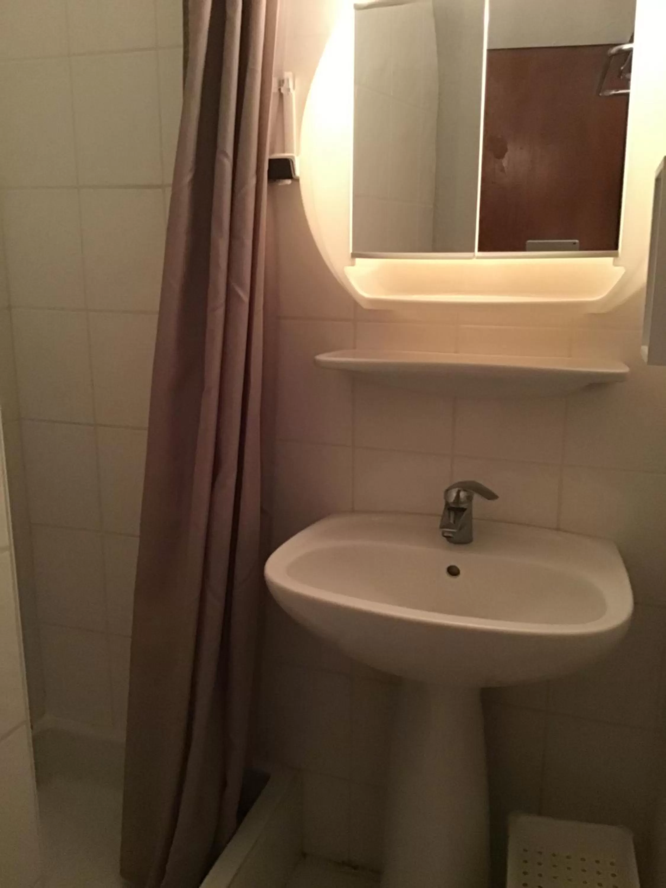 Bathroom in Hotel Bergerie Chatel