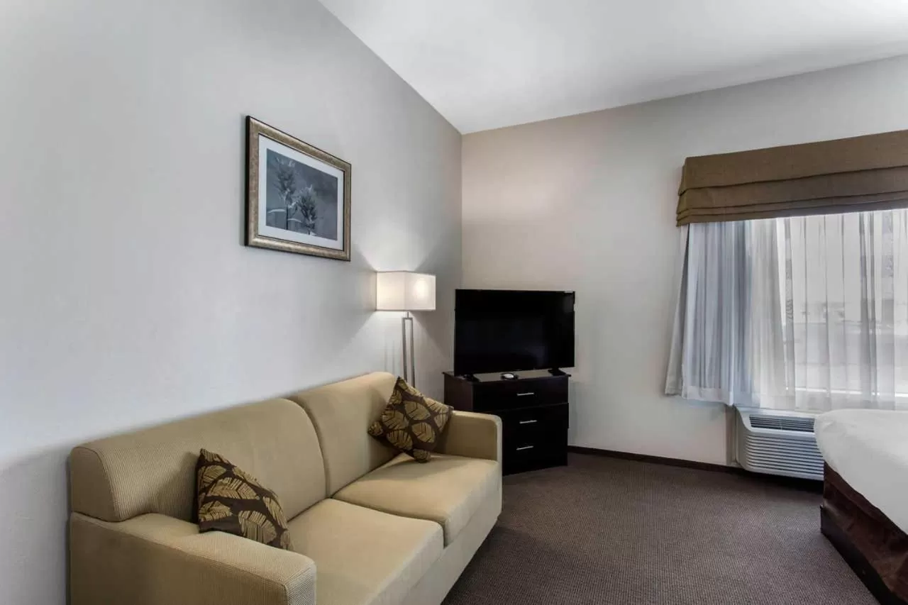 Bed in MainStay Suites Big Spring North I-20