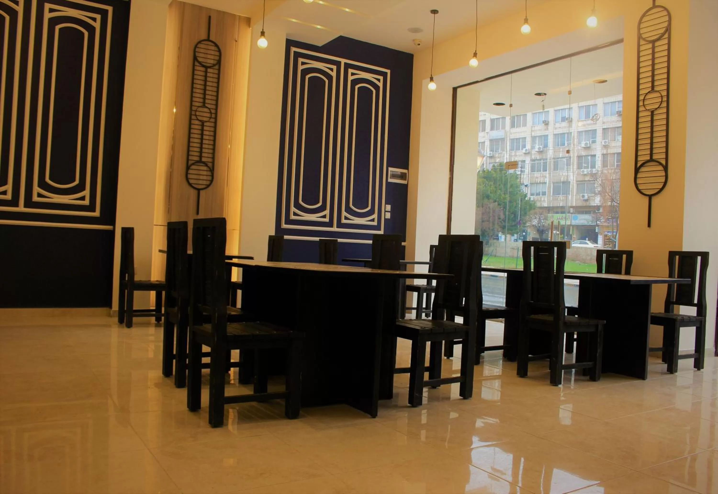 Restaurant/places to eat in New MerryLand Hotel