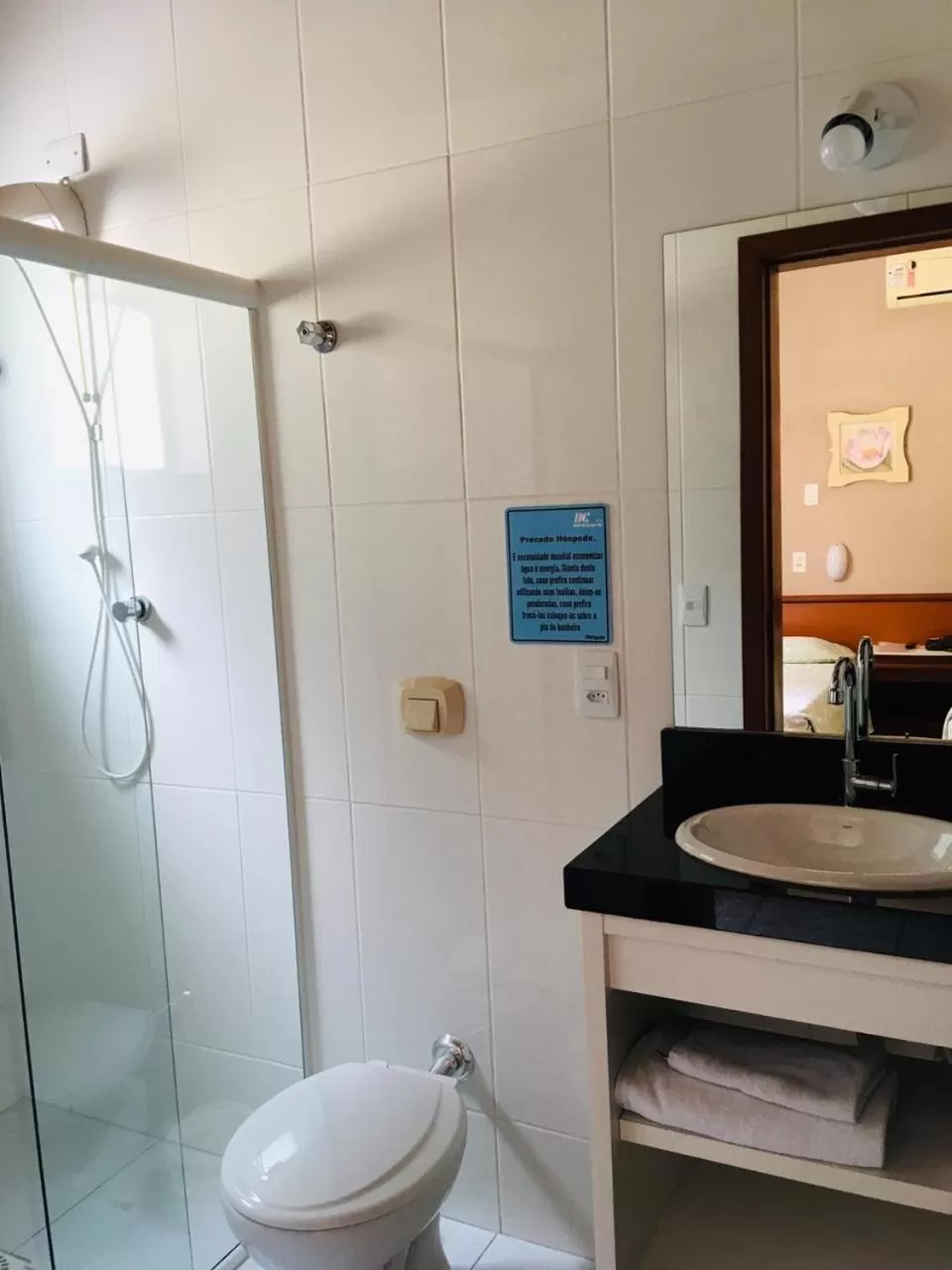 Toilet, Bathroom in Hotel Cambirela