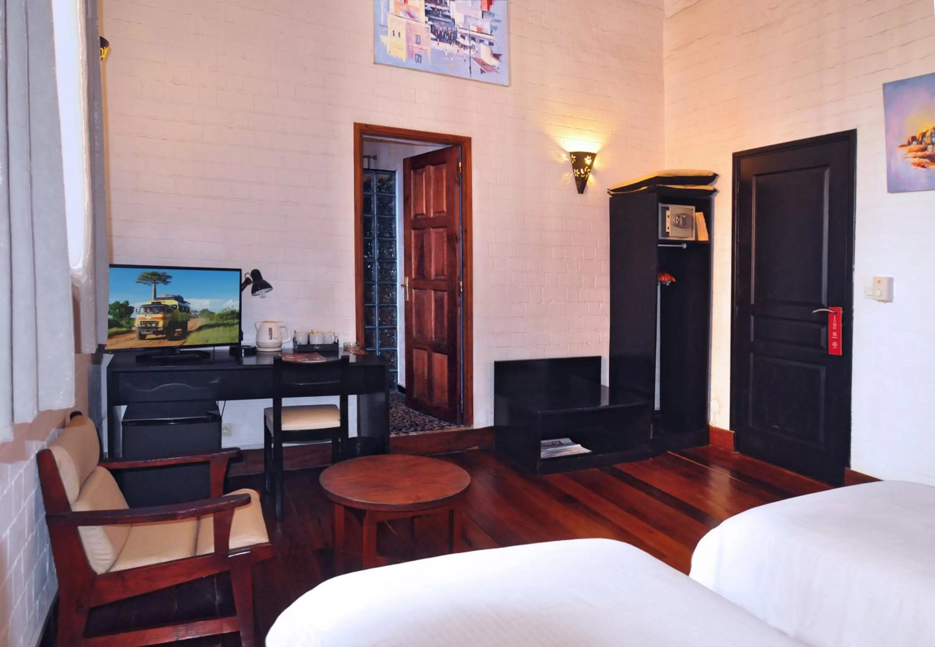 Photo of the whole room, Seating Area in Rova Hotel