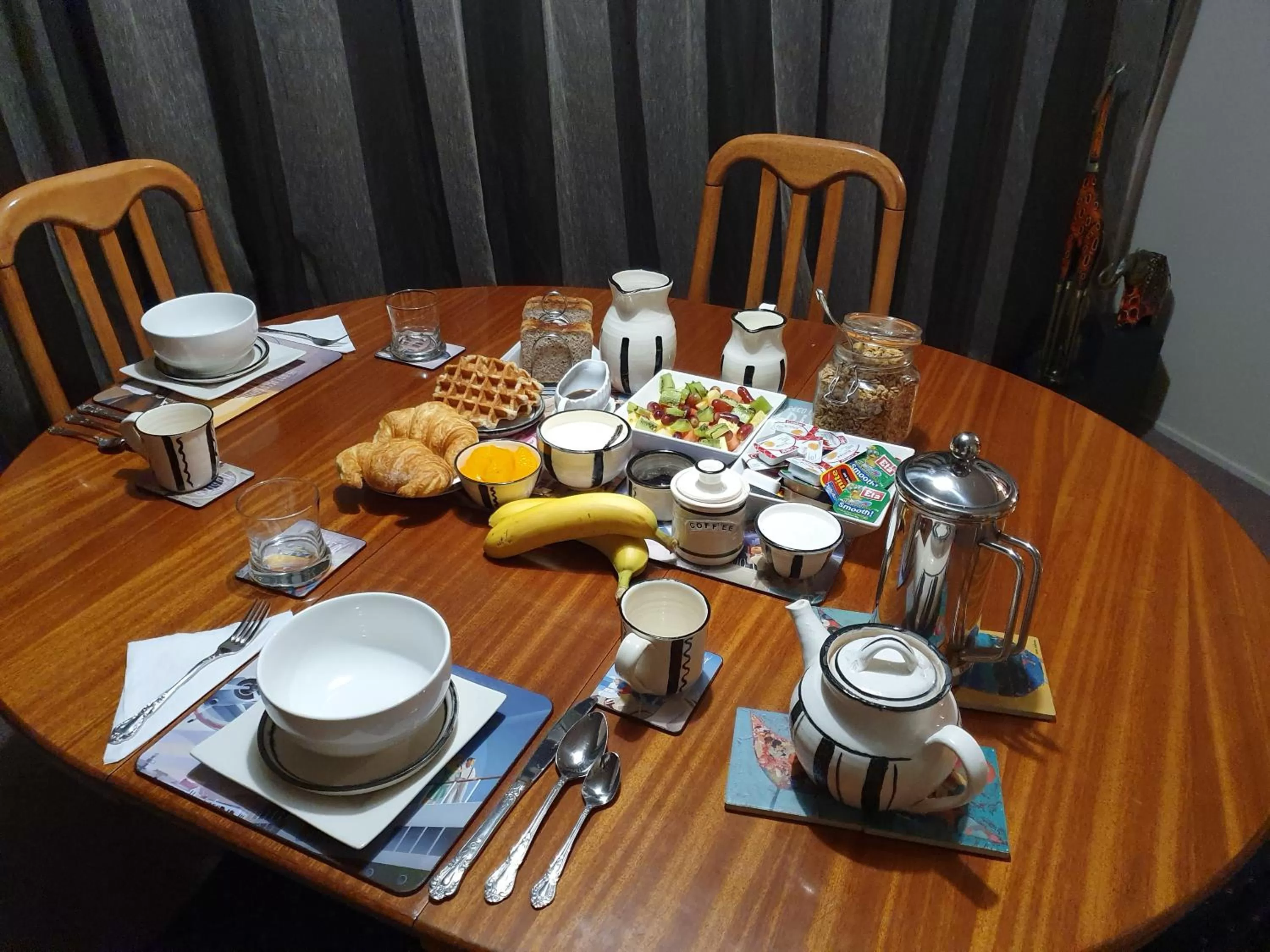 Dining area, Restaurant/Places to Eat in MnM's BnB