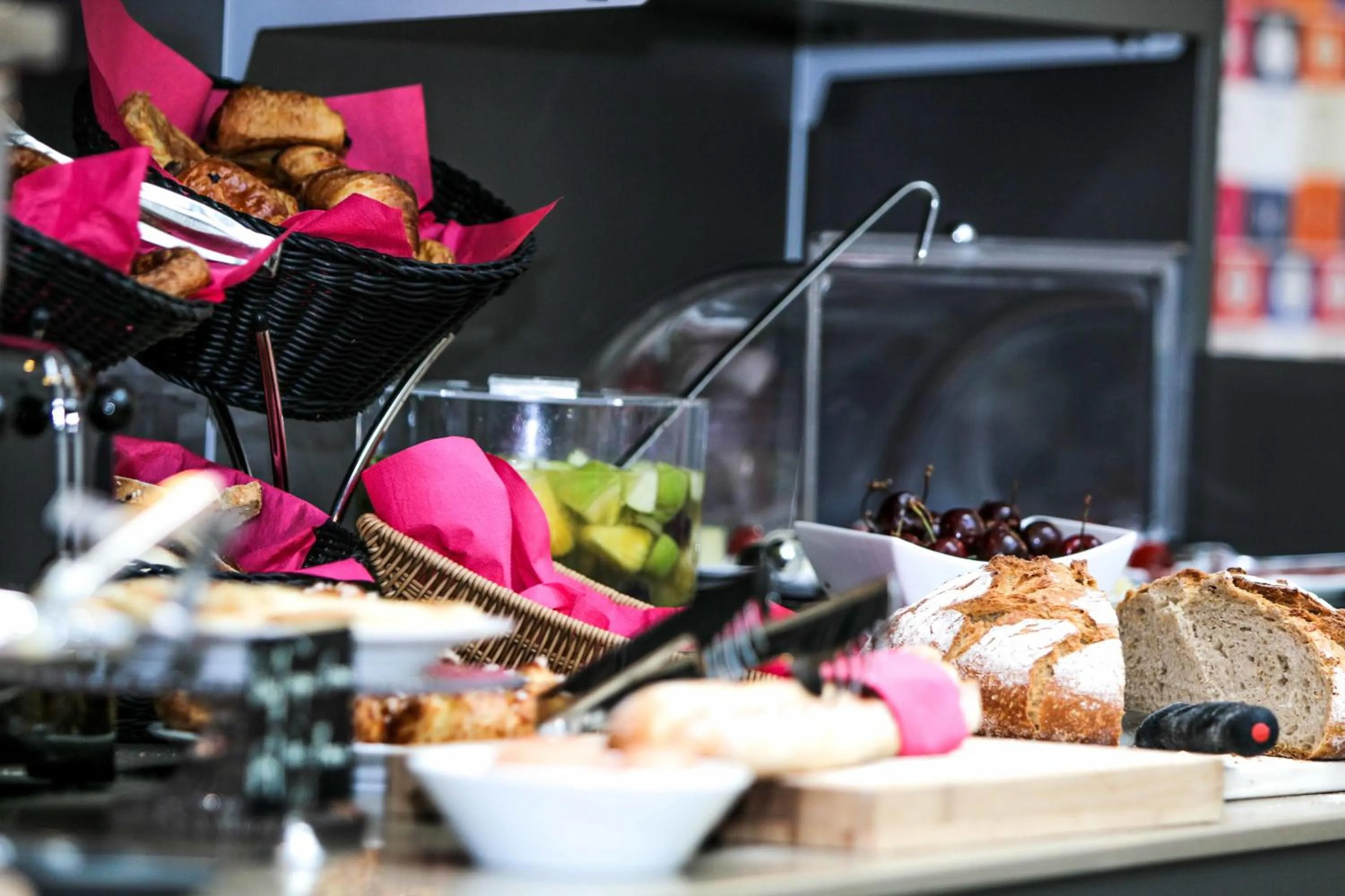 Food and drinks in Hôtel Vic Eiffel