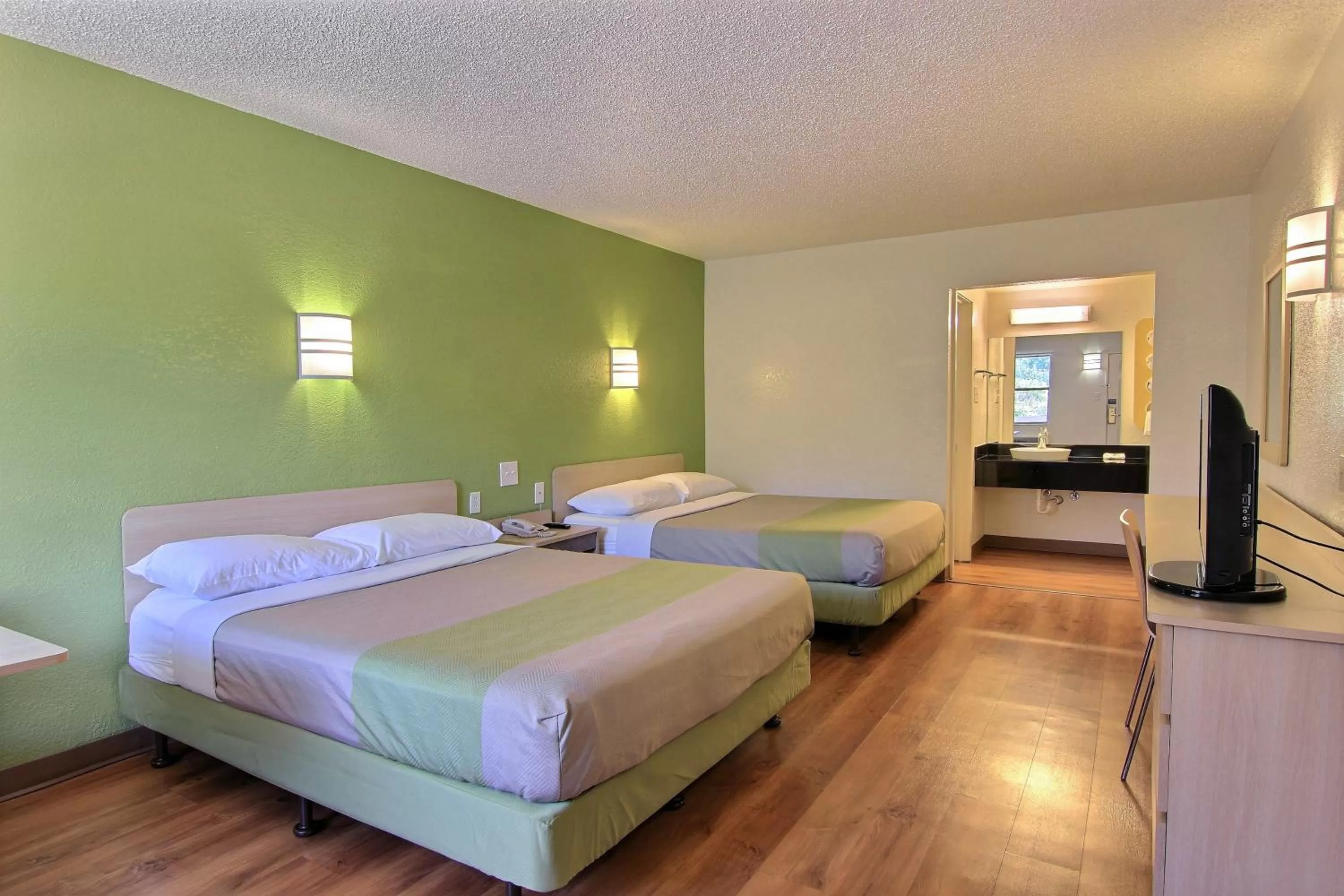 Bedroom, Bed in Motel 6 Austin, TX - Central Downtown UT