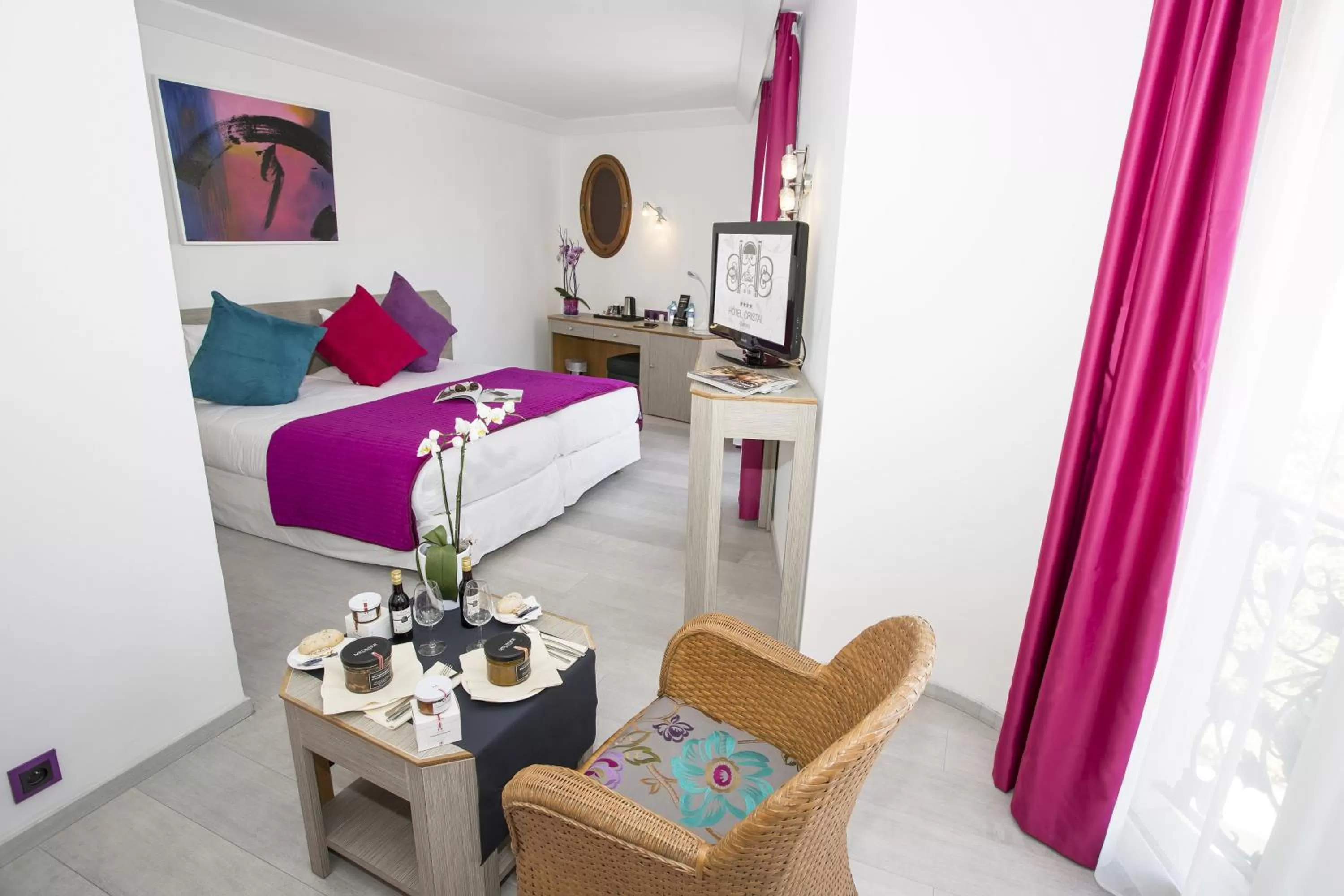 TV and multimedia, Bed in Cristal Hôtel & Spa