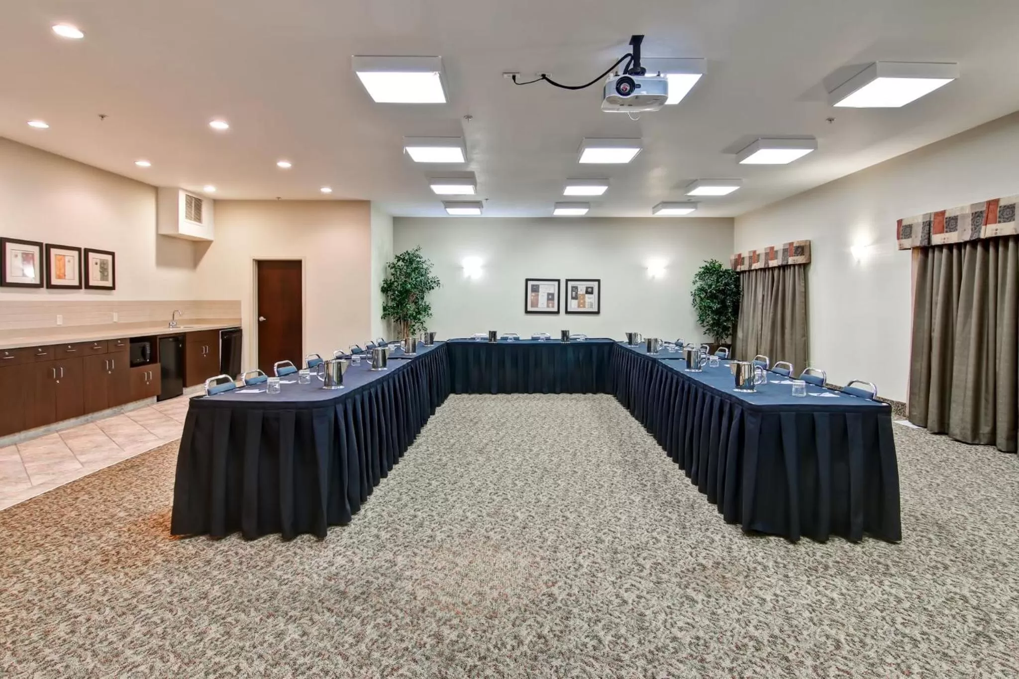 Banquet/Function facilities in Canalta Camrose