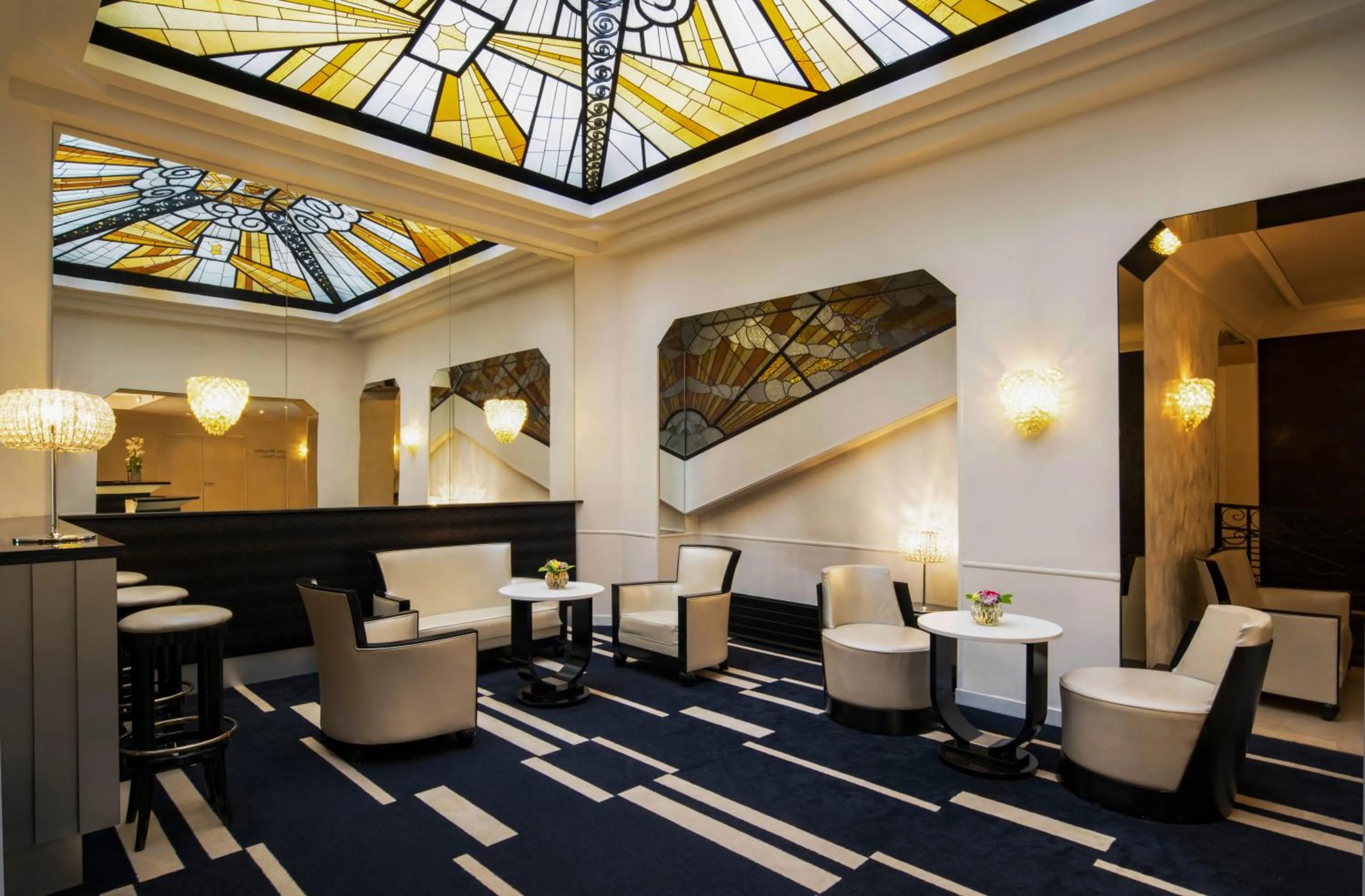Lounge or bar in Mercure Paris Opéra Faubourg Montmartre