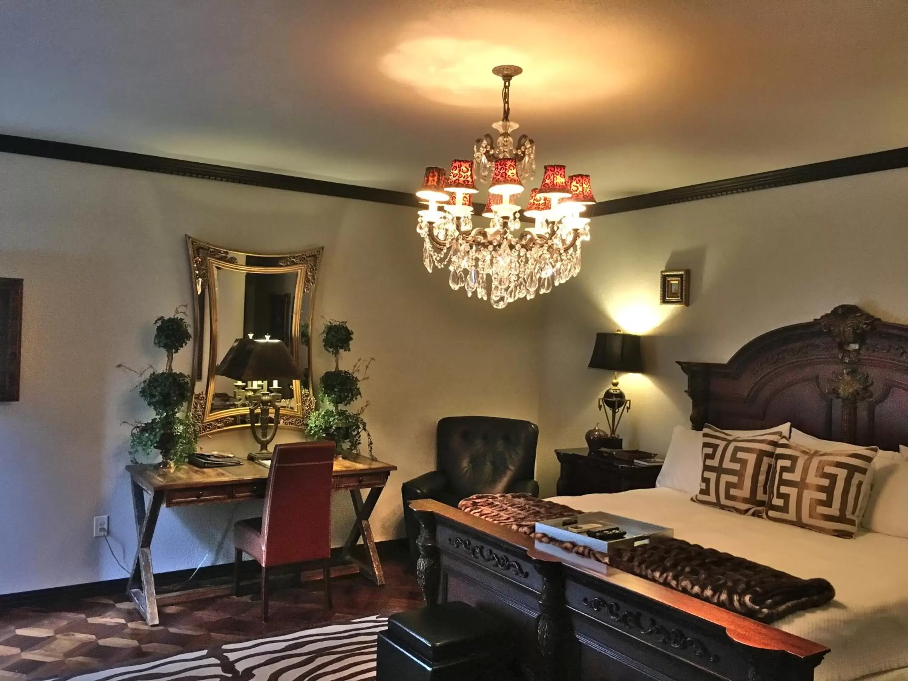 Deluxe King Suite - single occupancy in The Victoria Bed & Breakfast Deluxe King Suite - single occupancy in The Victoria Bed & Breakfast