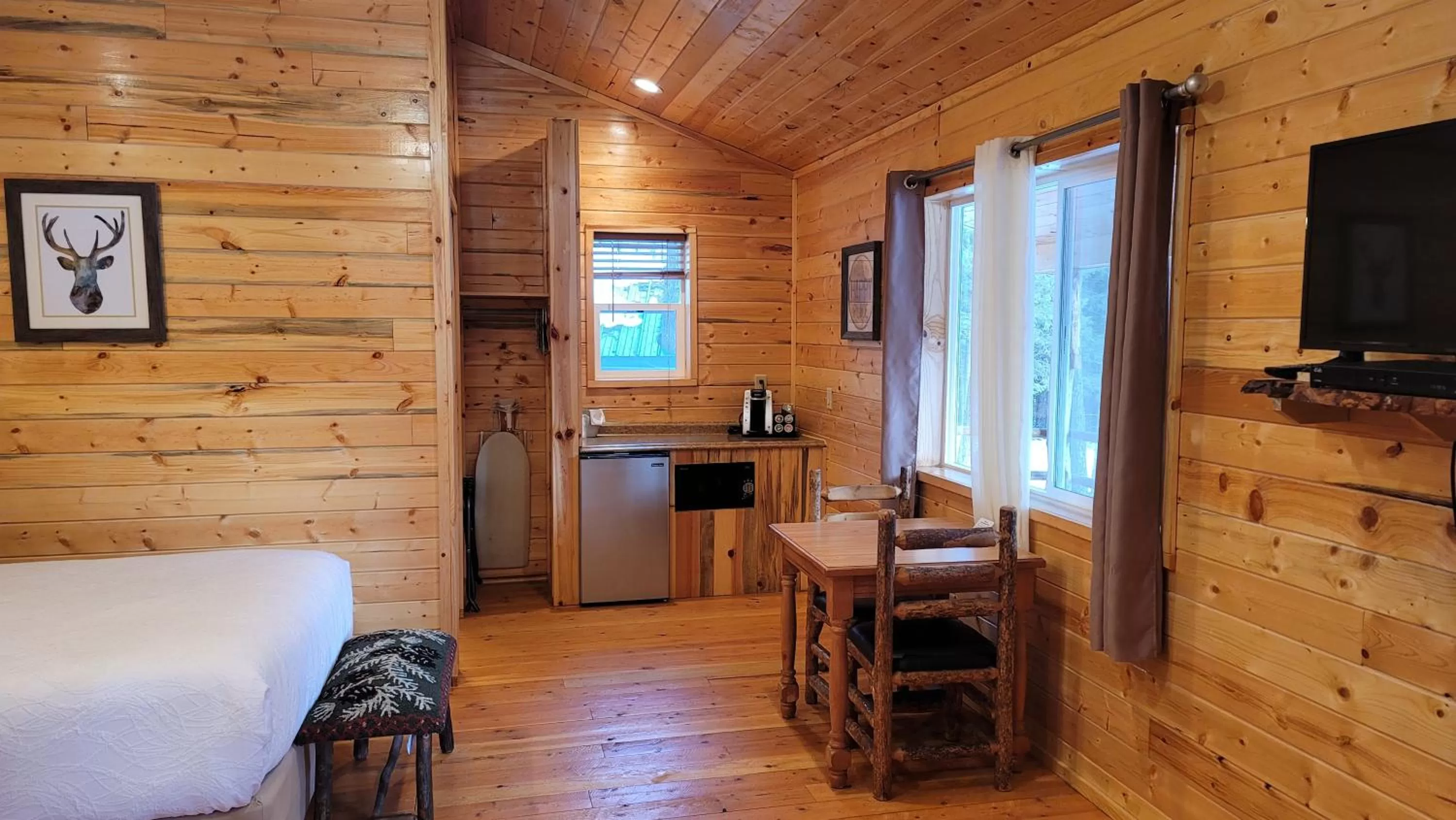 Riverfront Motel & Cabins