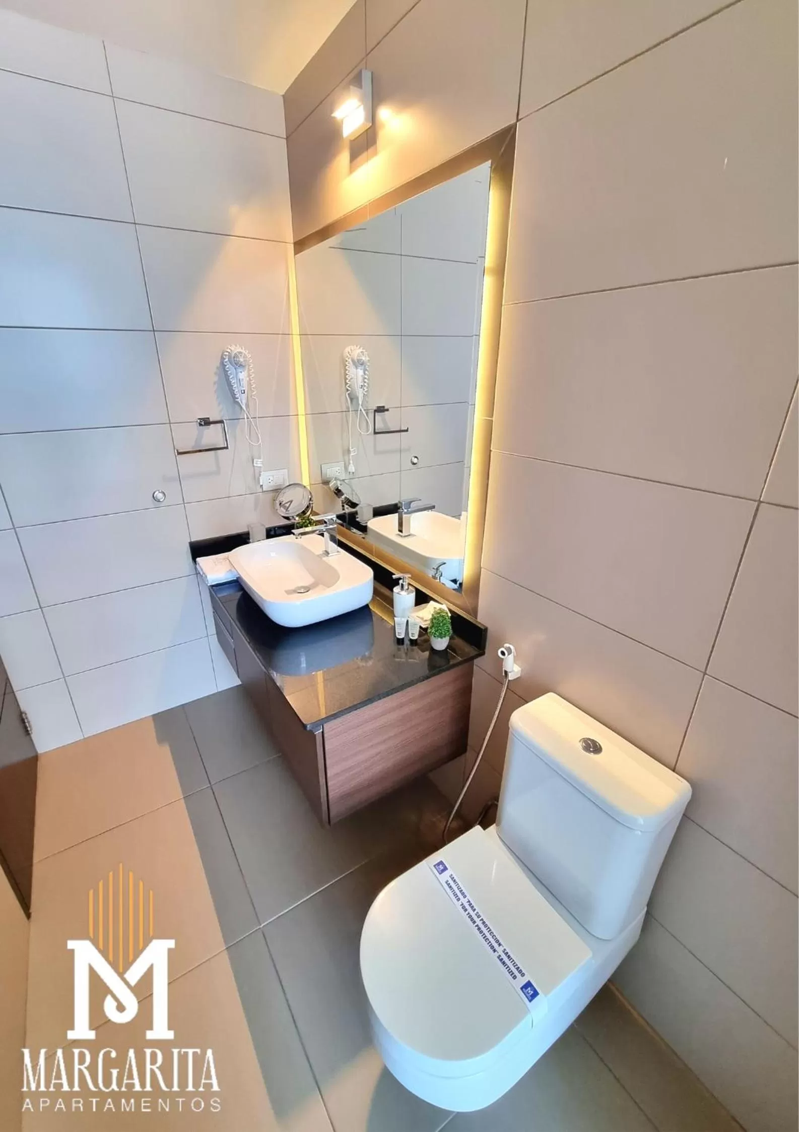 Toilet in Margarita Apartamentos