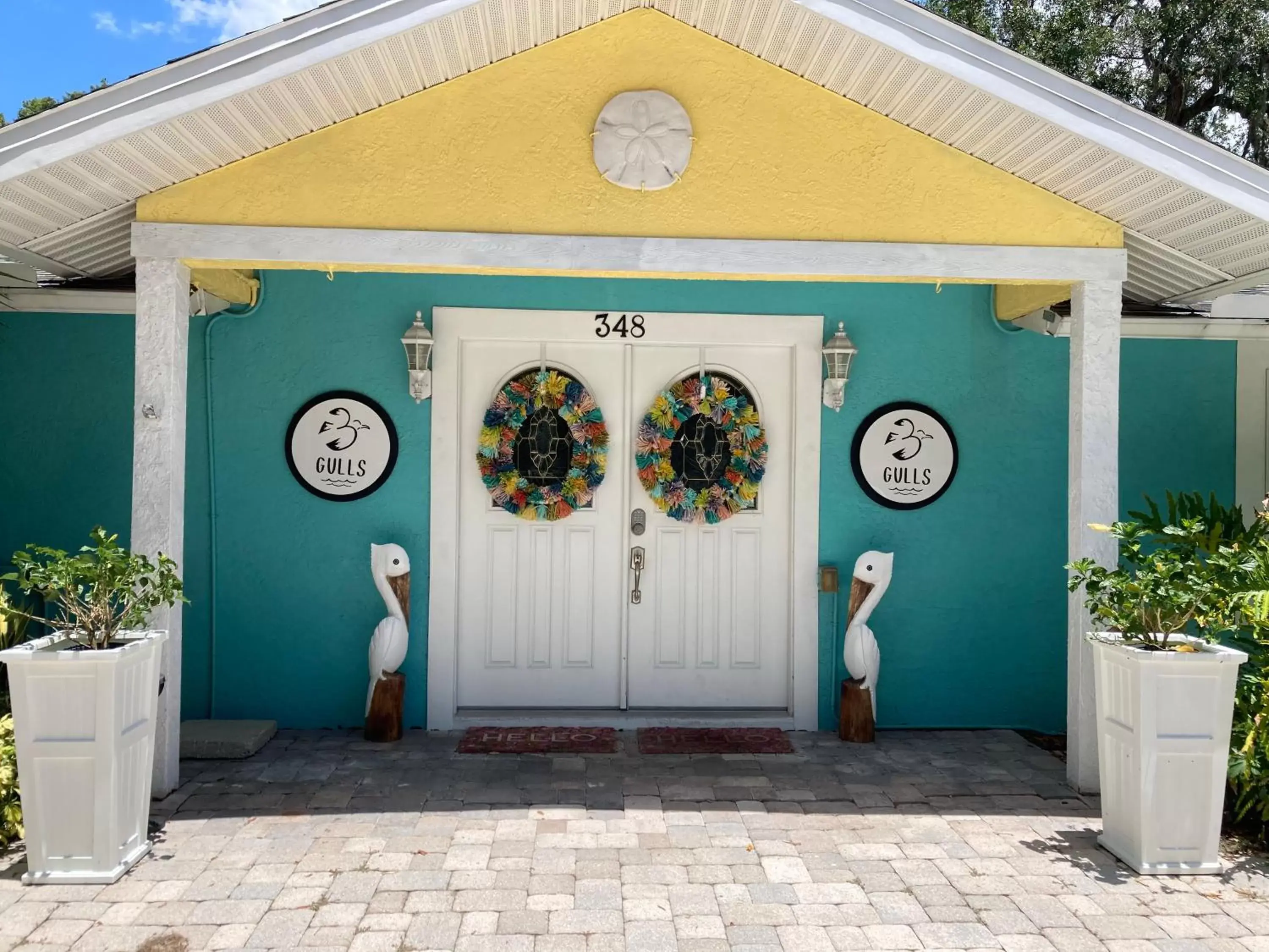 3Gulls Inn Ozona-Boutique Hotel-Steps from Restaurants & Brewery-SwimSpa Pool-Pet Friendly 3Gulls Inn Ozona-Boutique Hotel-Steps from Restaurants & Brewery-SwimSpa Pool-Pet Friendly